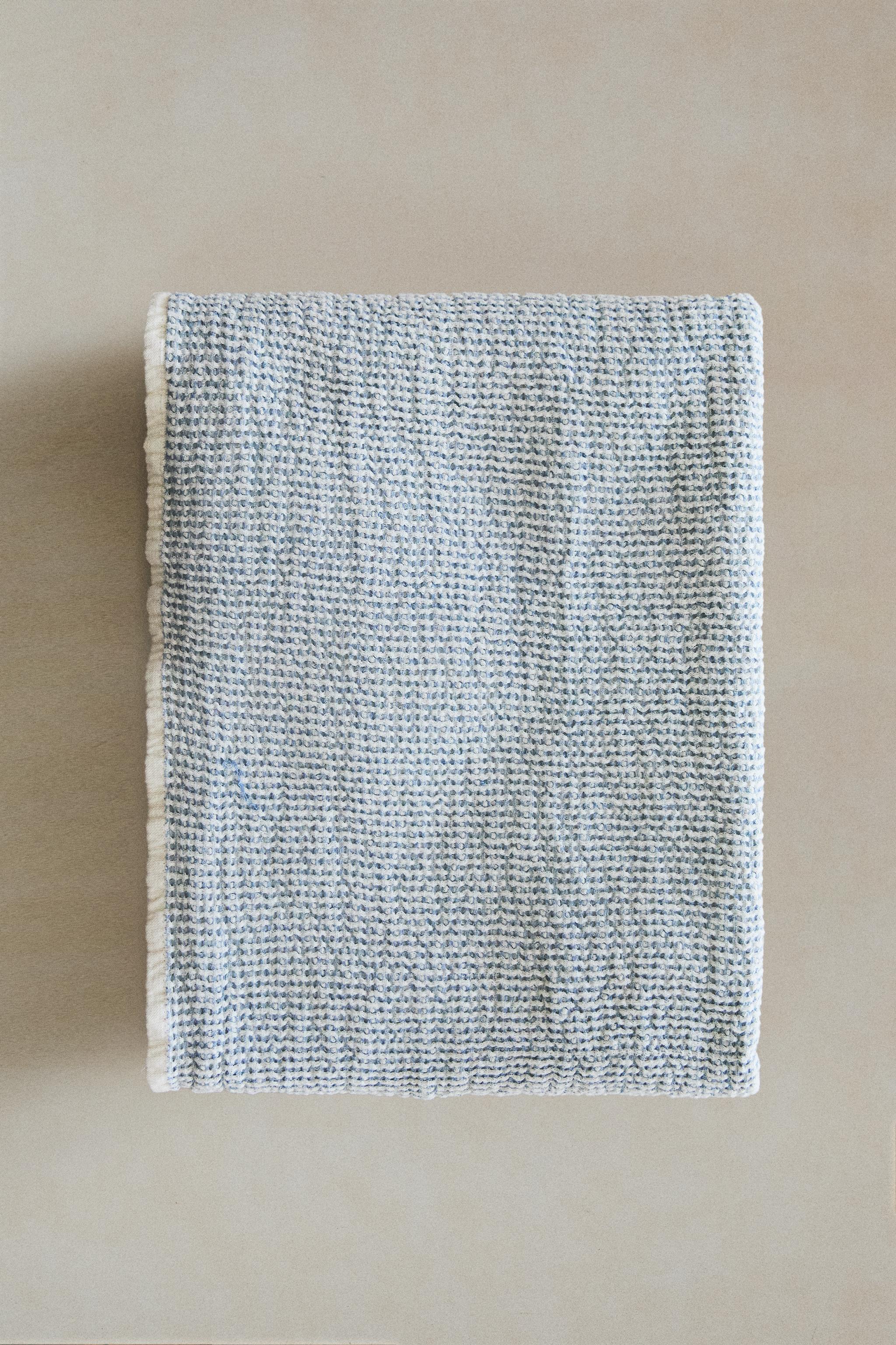MINI WAFFLE-KNIT BATH TOWEL