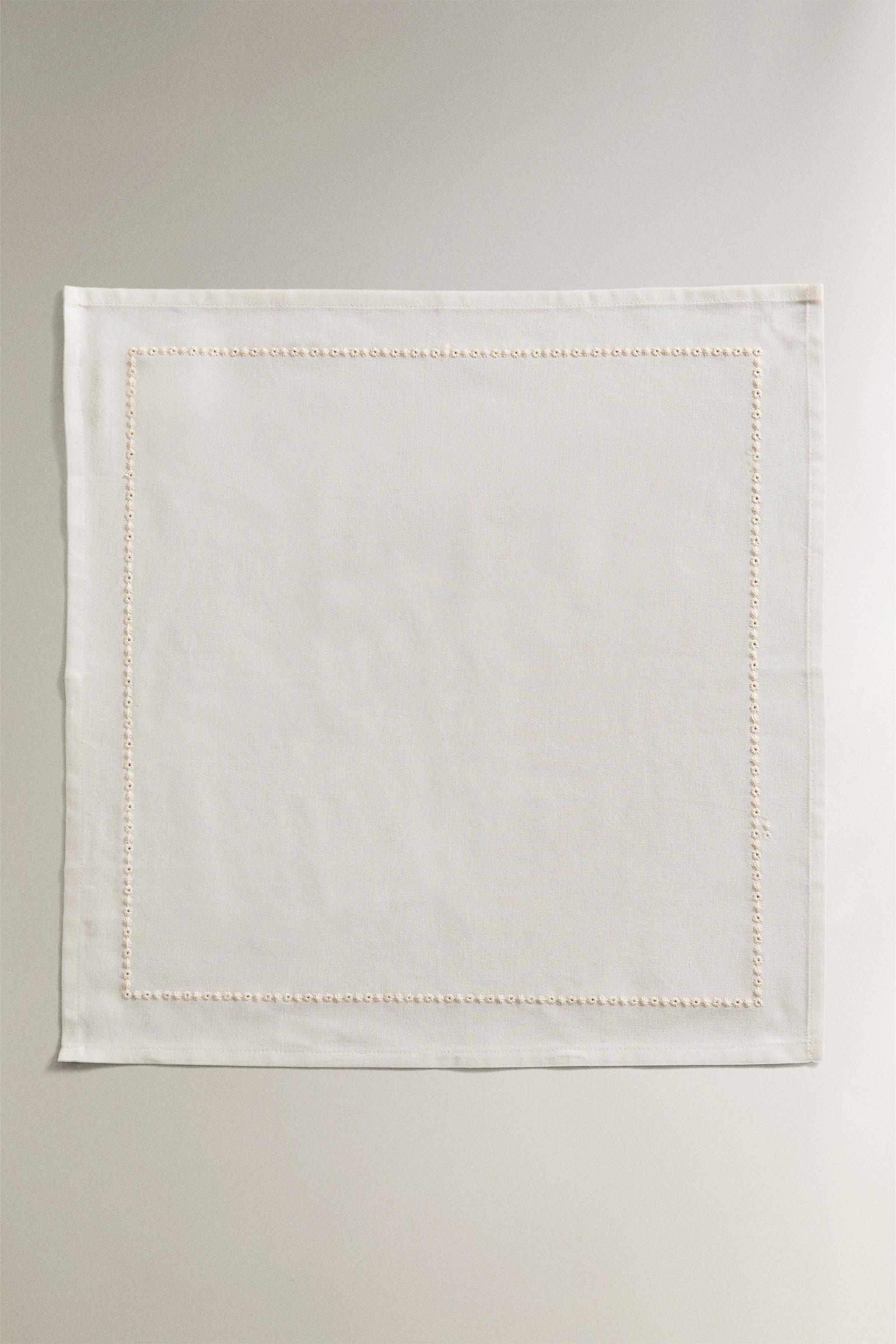 SET OF EMBROIDERED FLORAL INSERT NAPKINS (SET OF 2)