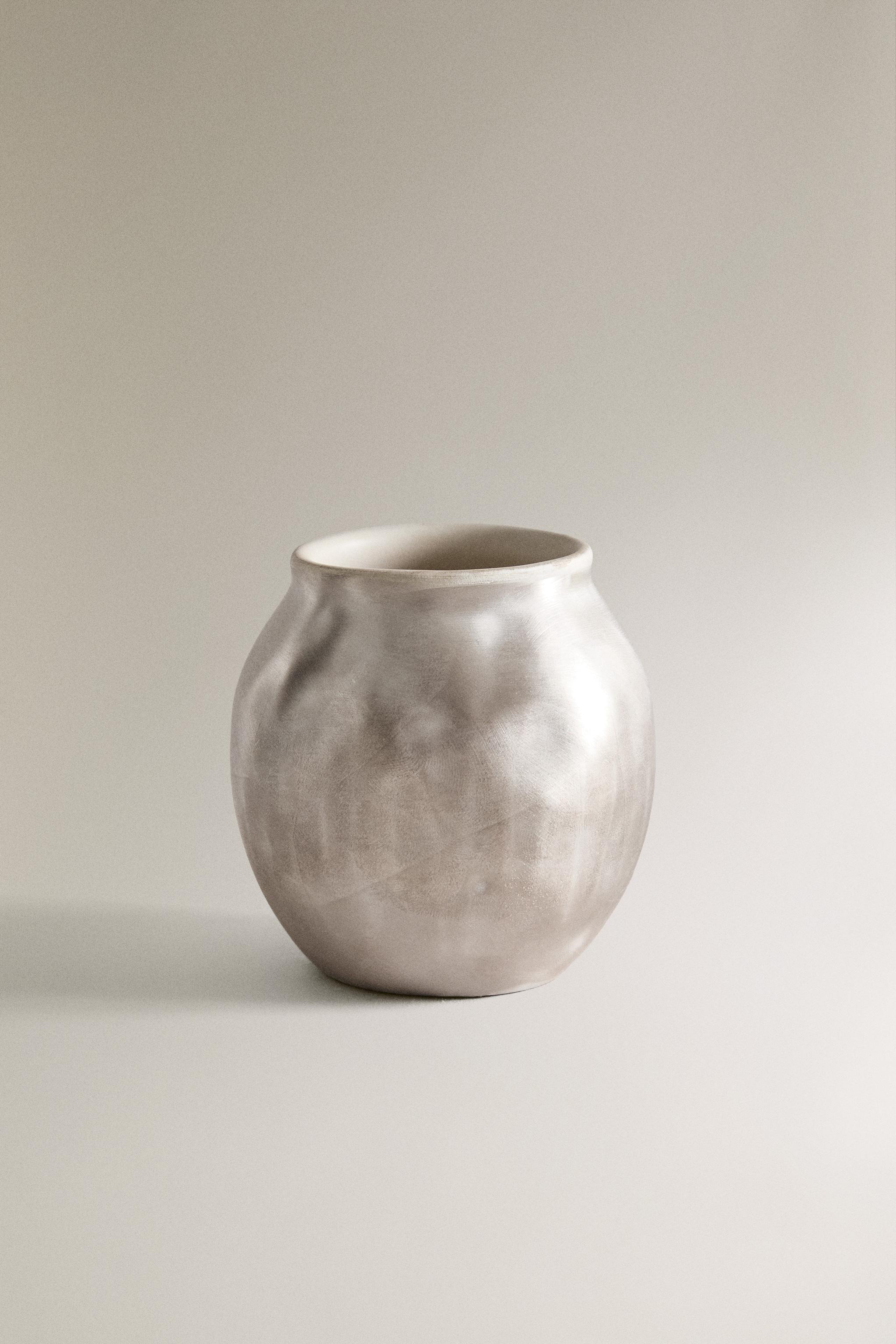 SHINY CERAMIC VASE