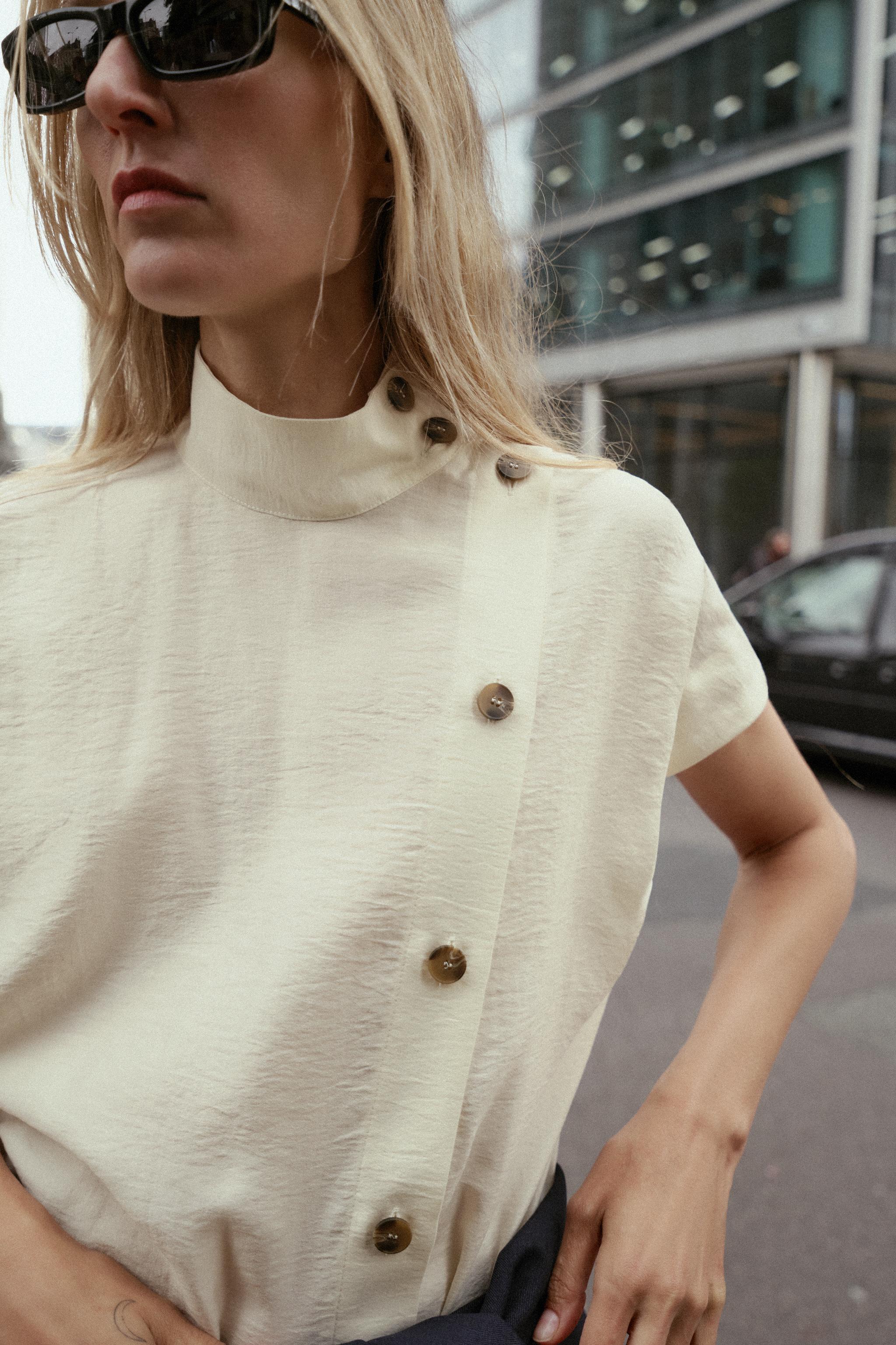 CONTRAST BUTTON SHIRT