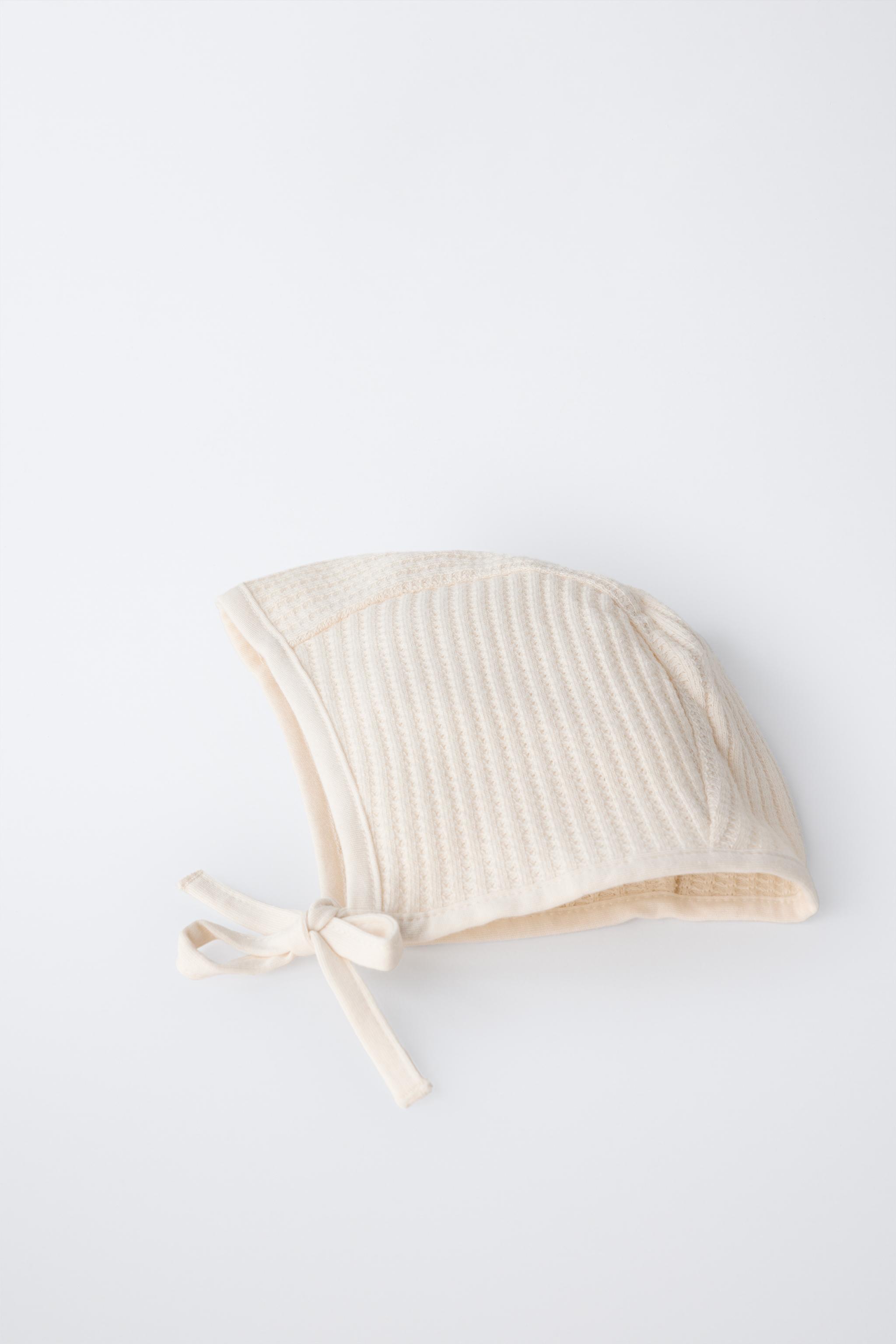 STRUCTURED BONNET AND BIB SET