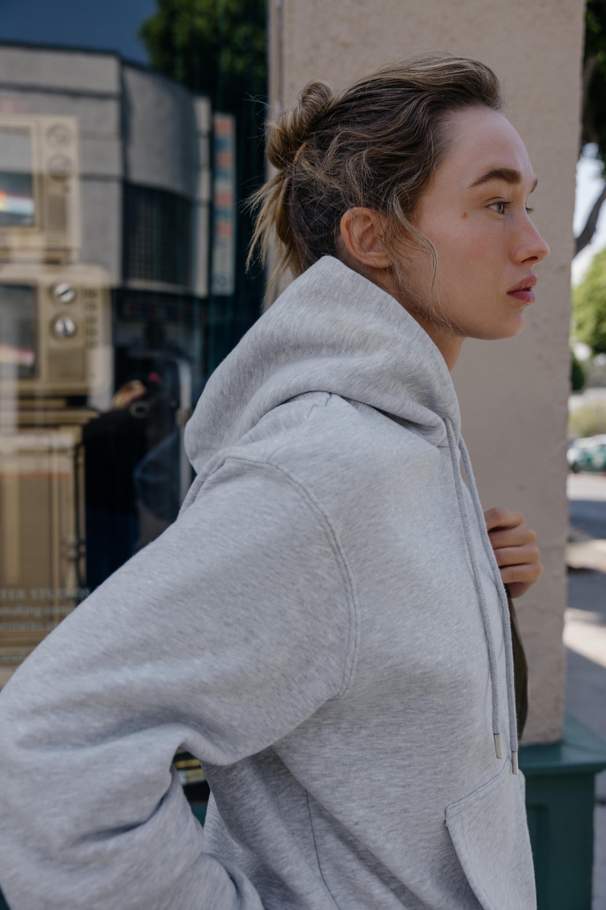 BASIC HOODIE SWEATSHIRT