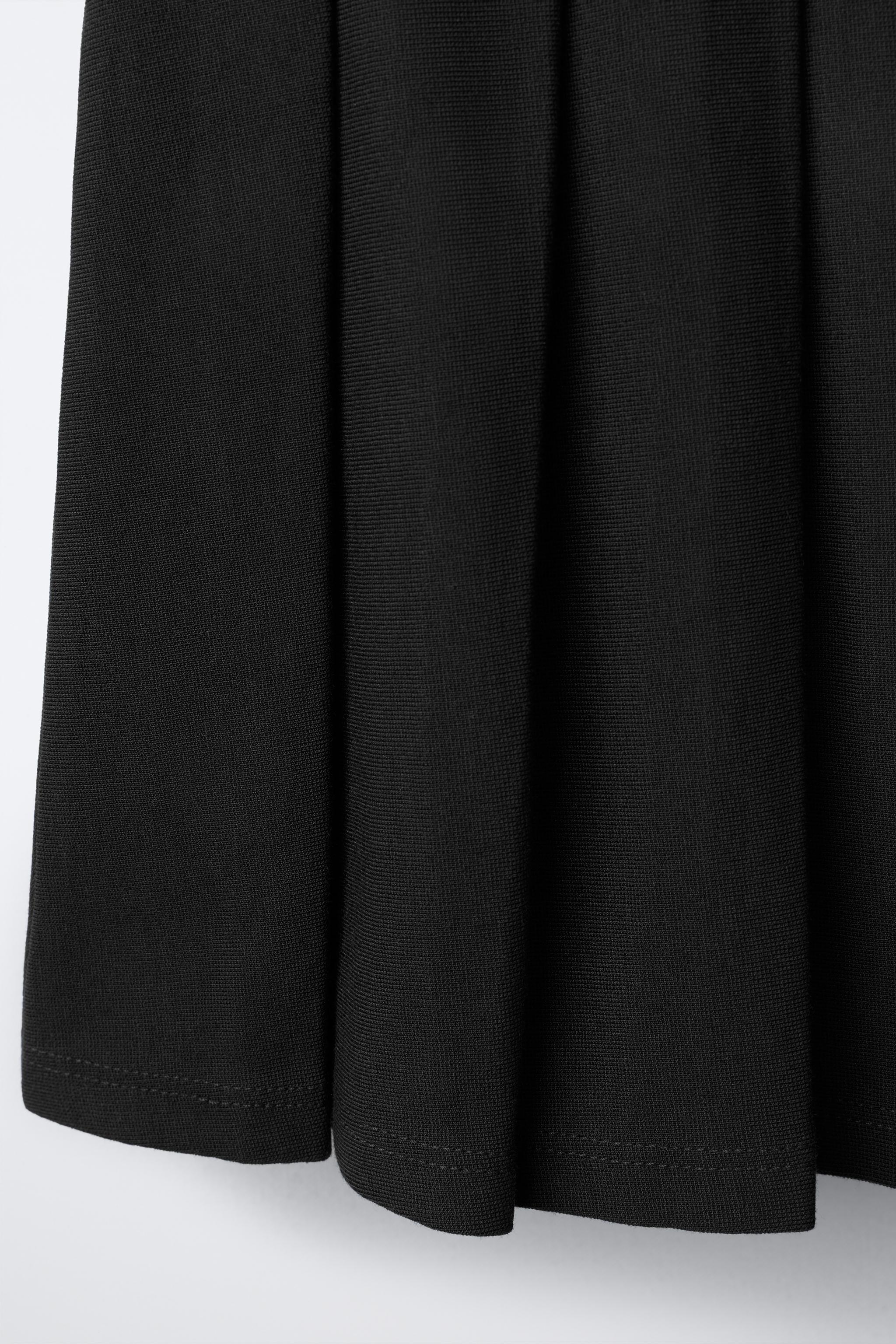 PLEATED SKIRT