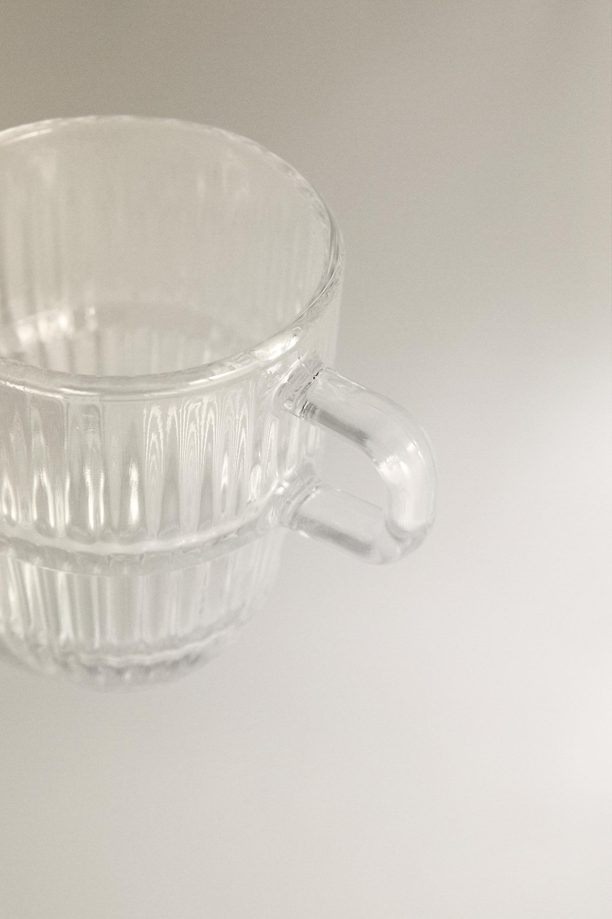 GLASS ESPRESSO CUP WITH A RAISED DESIGN