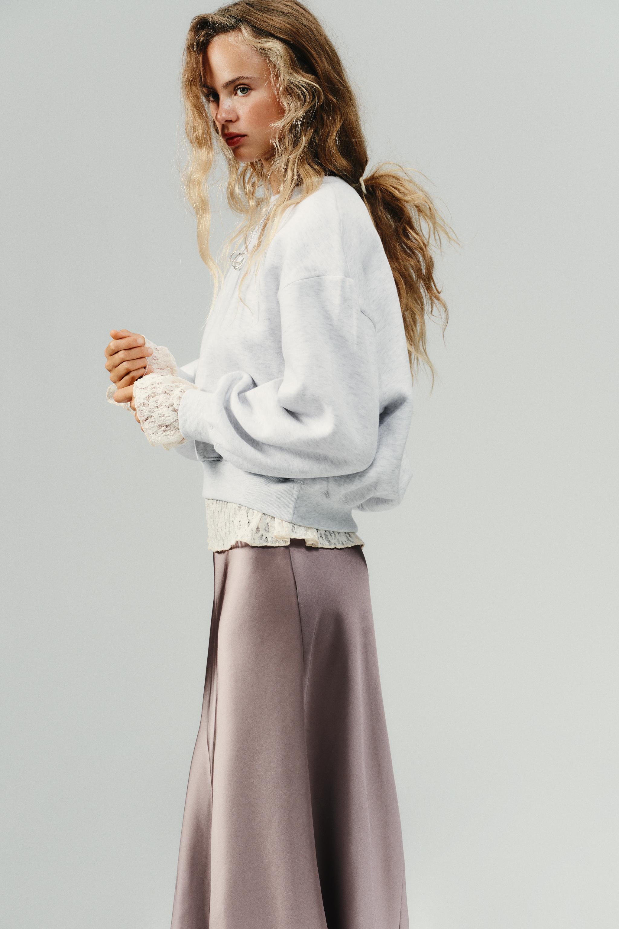 BASIC PLUSH SWEATSHIRT