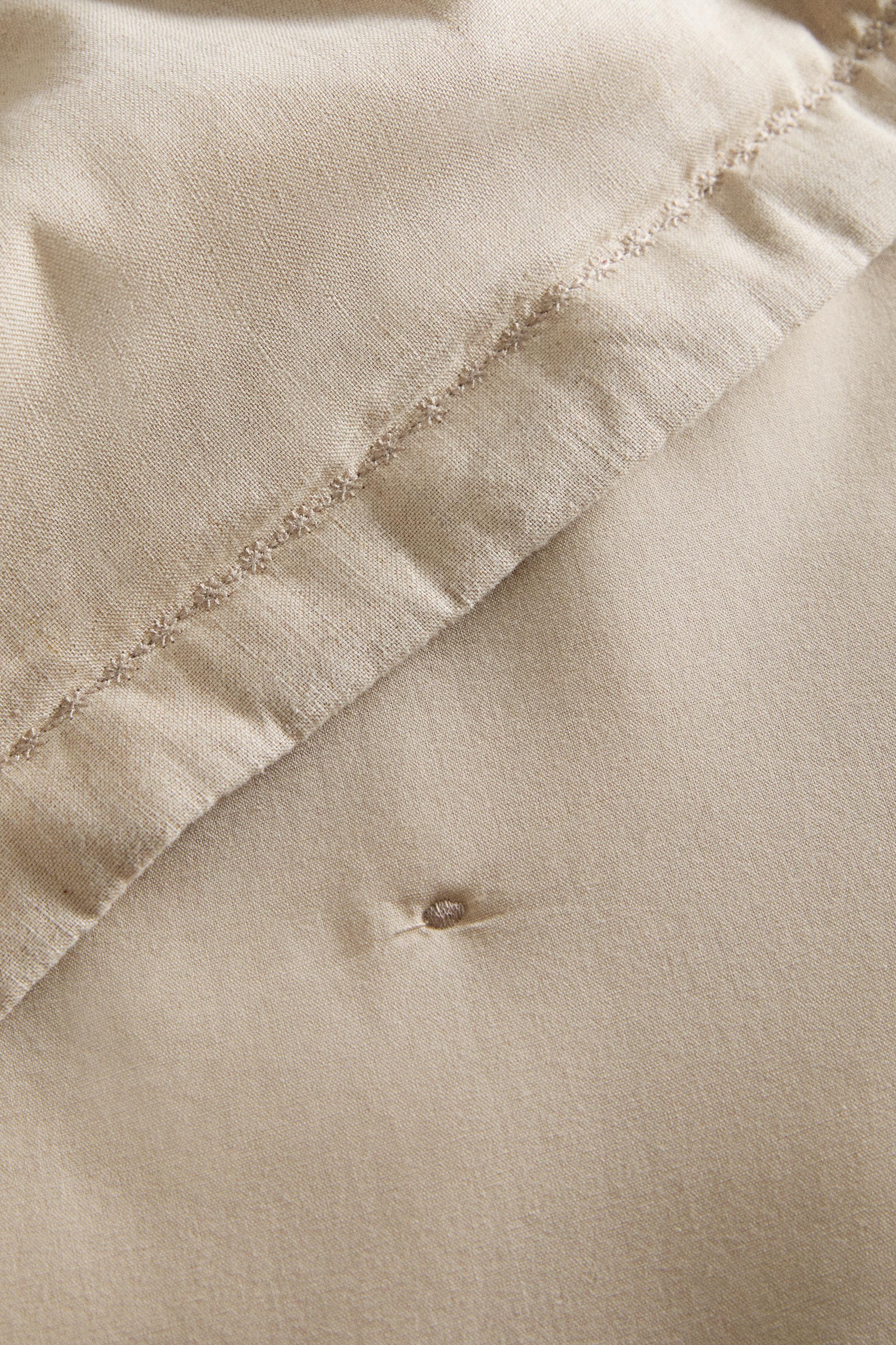 QUILTED DOTTED LINEN QUILT