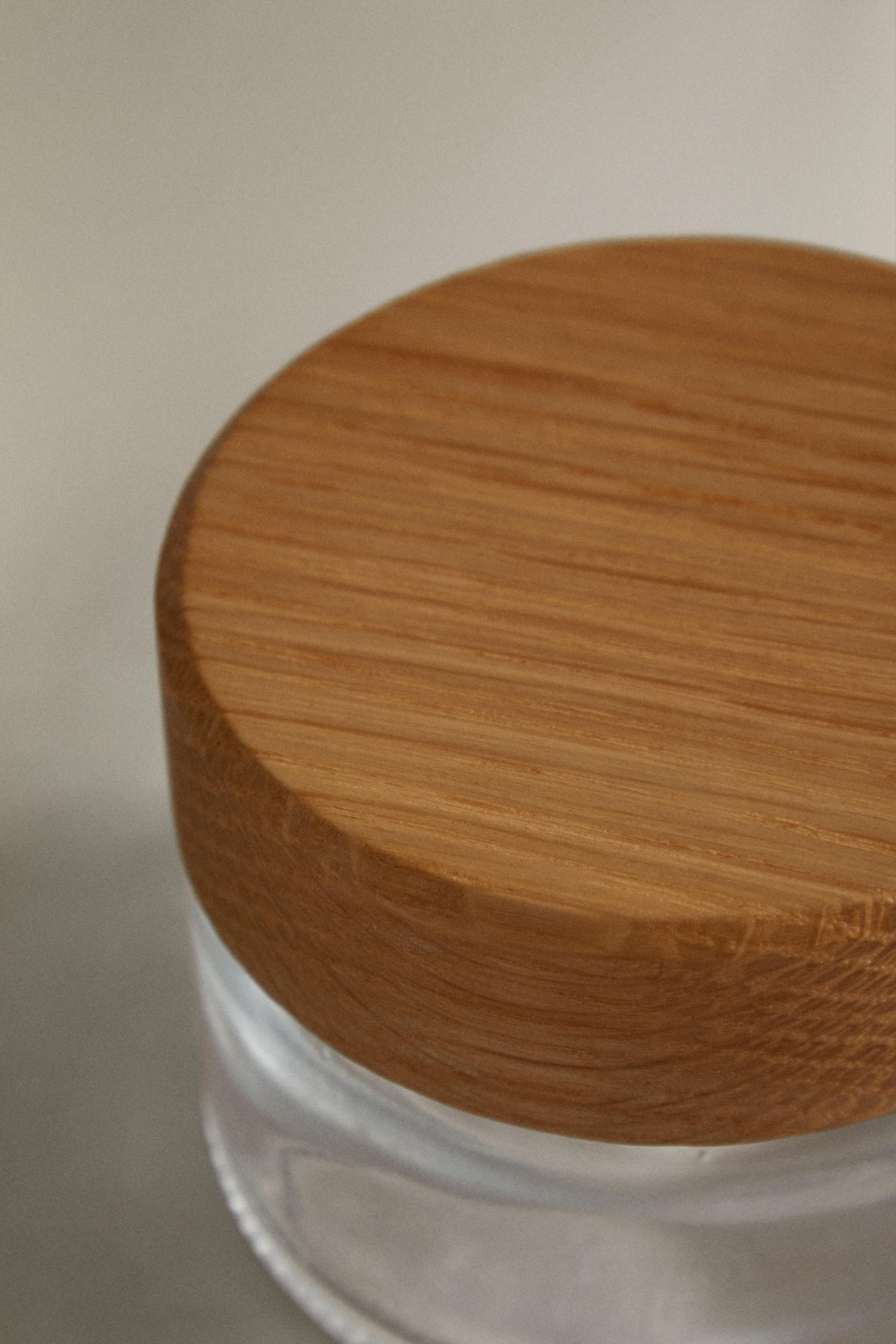 REUSABLE JAR WITH OAK LID