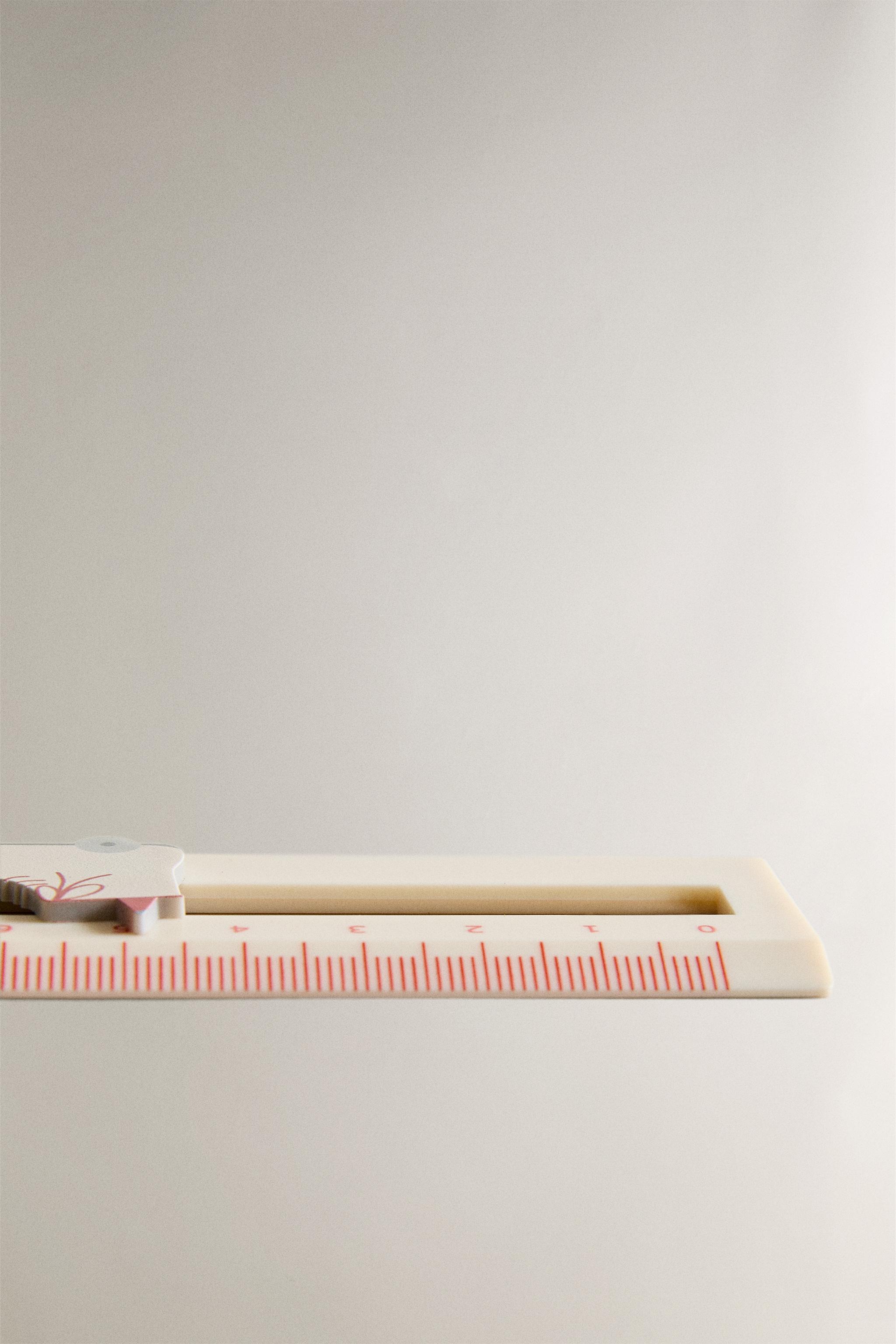 SKATING CHILDREN'S RULER