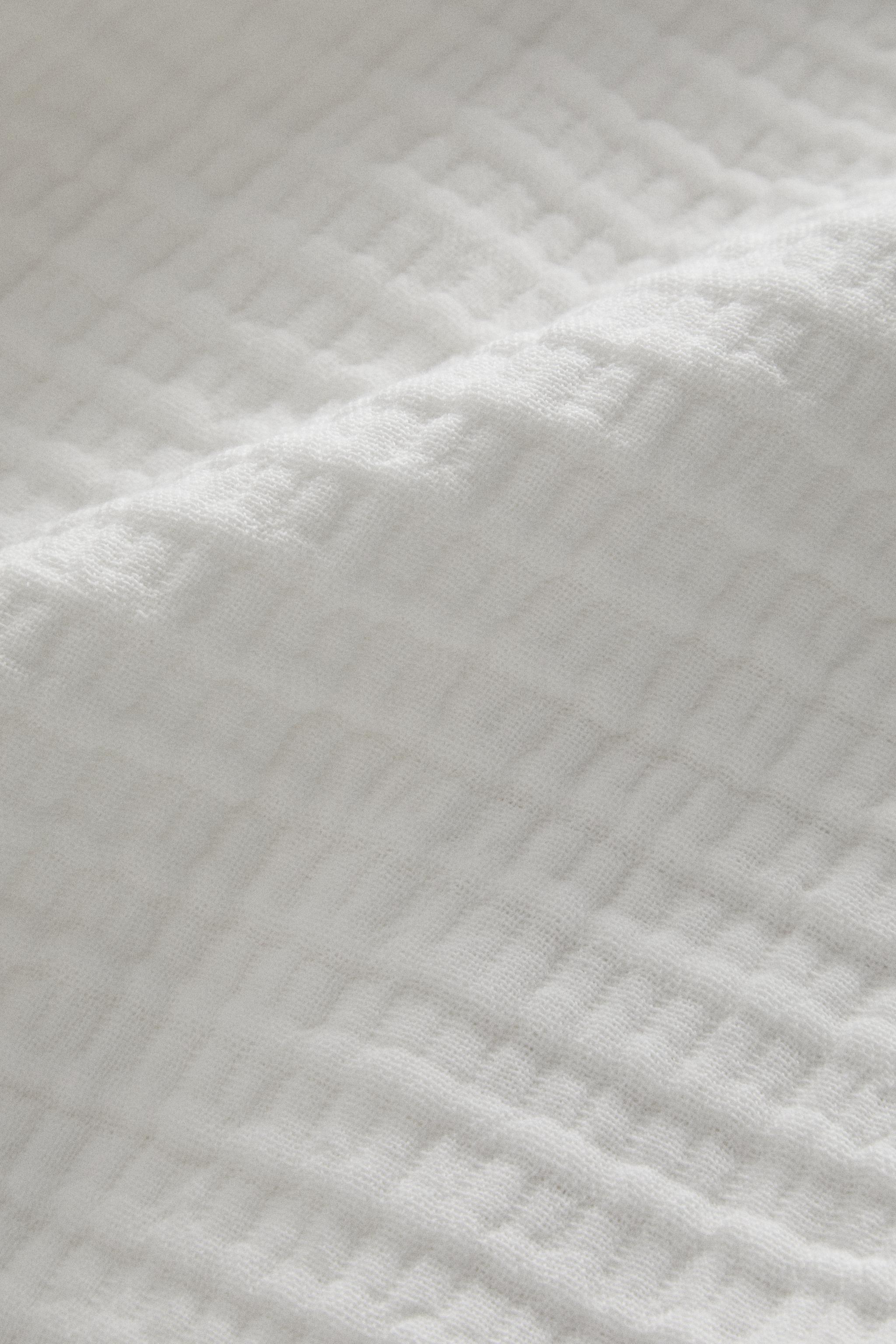 TEXTURED MUSLIN BEDSPREAD