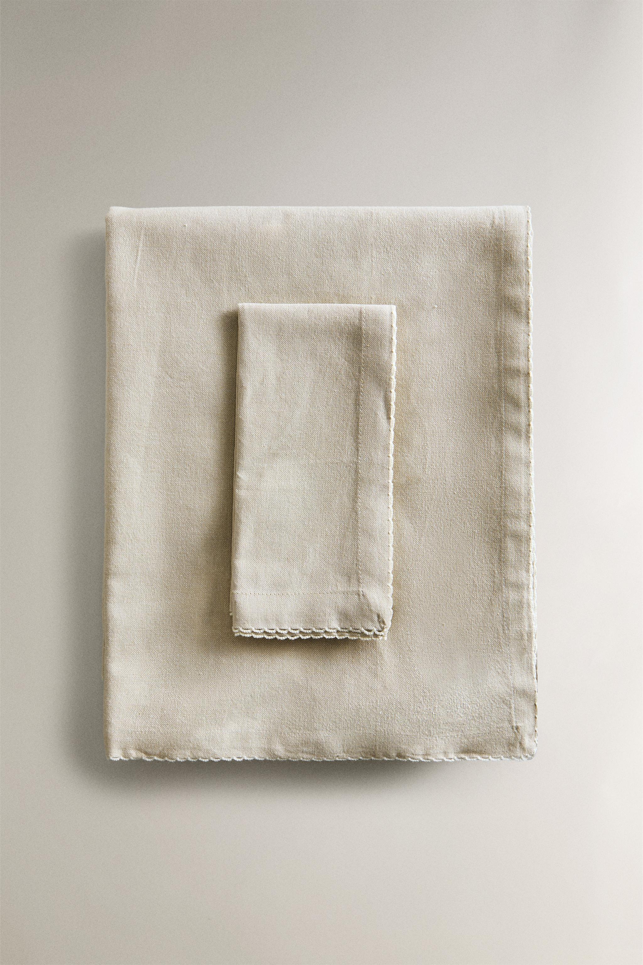 SCALLOPED TABLECLOTH