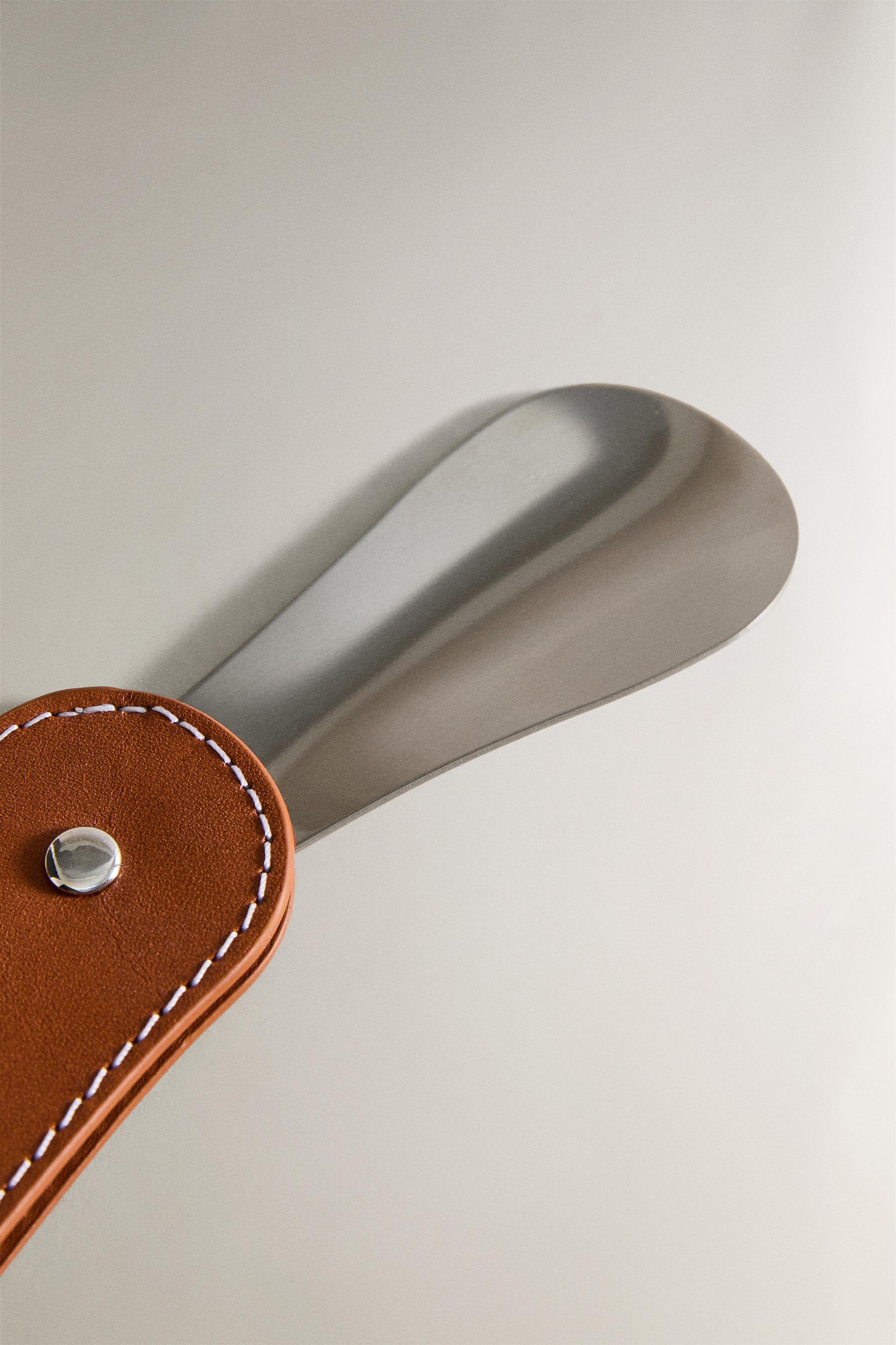 LEATHER TRAVEL SHOEHORN