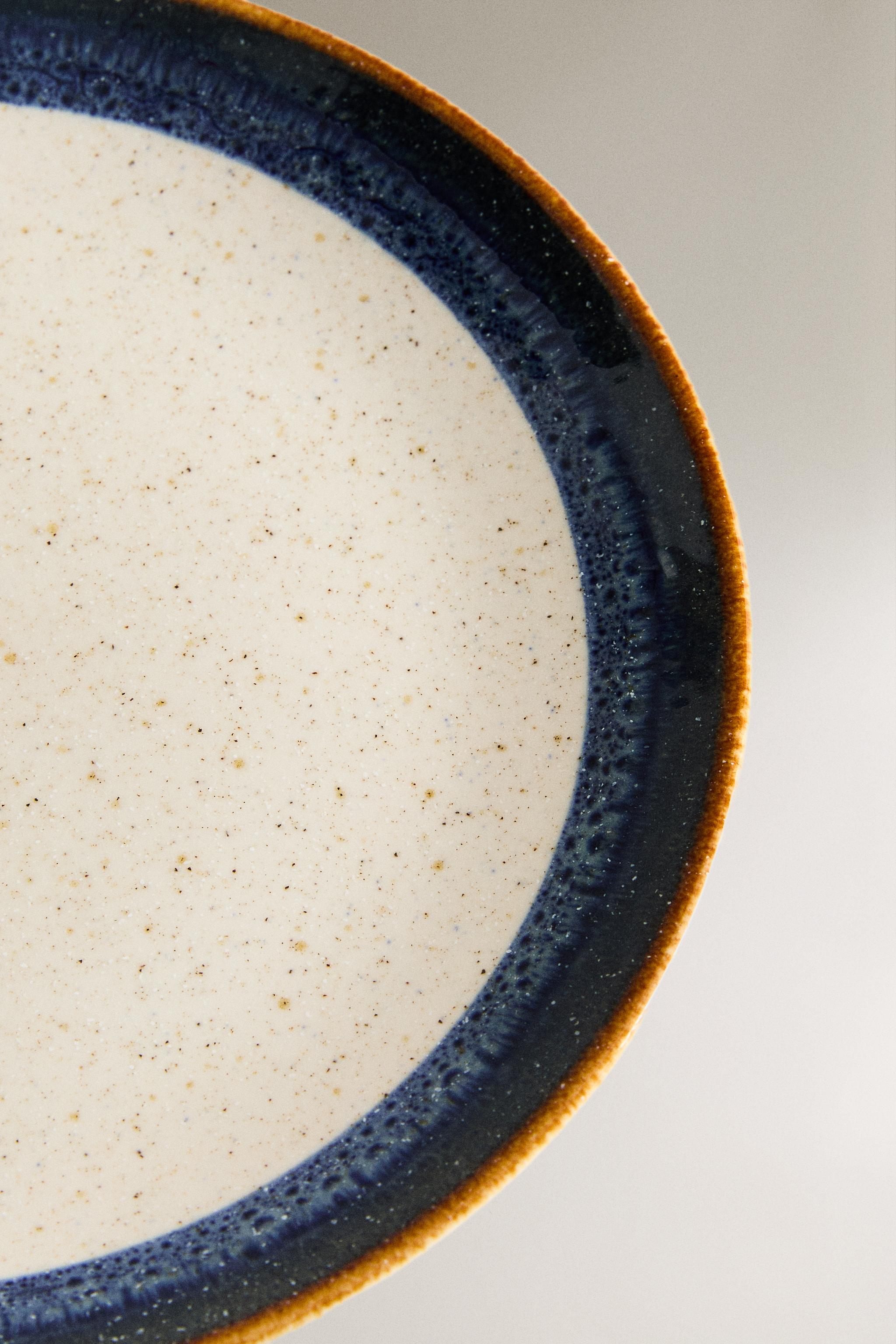 EARTHENWARE DESSERT PLATE WITH DYED RIM