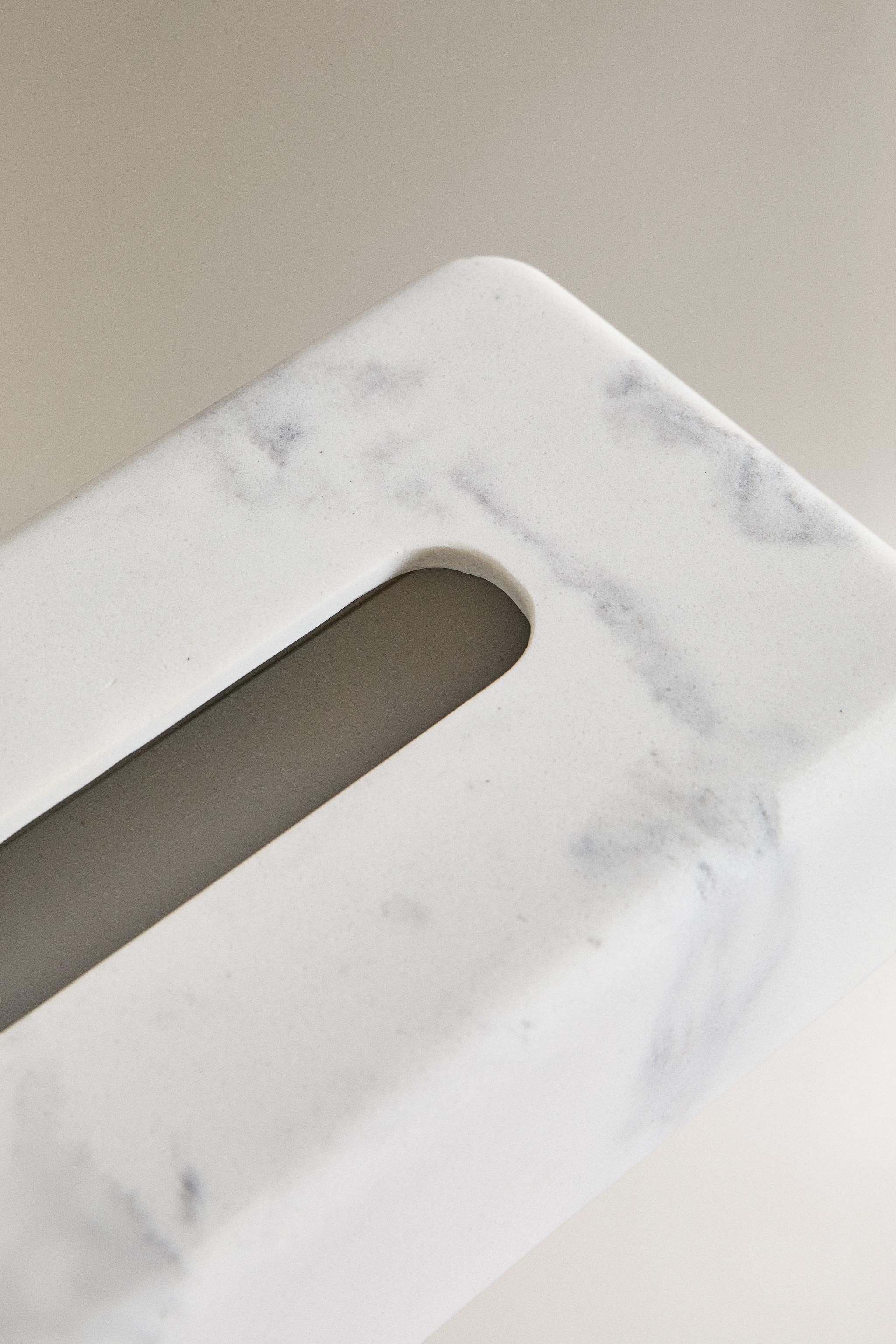 MARBLE-EFFECT TISSUE BOX