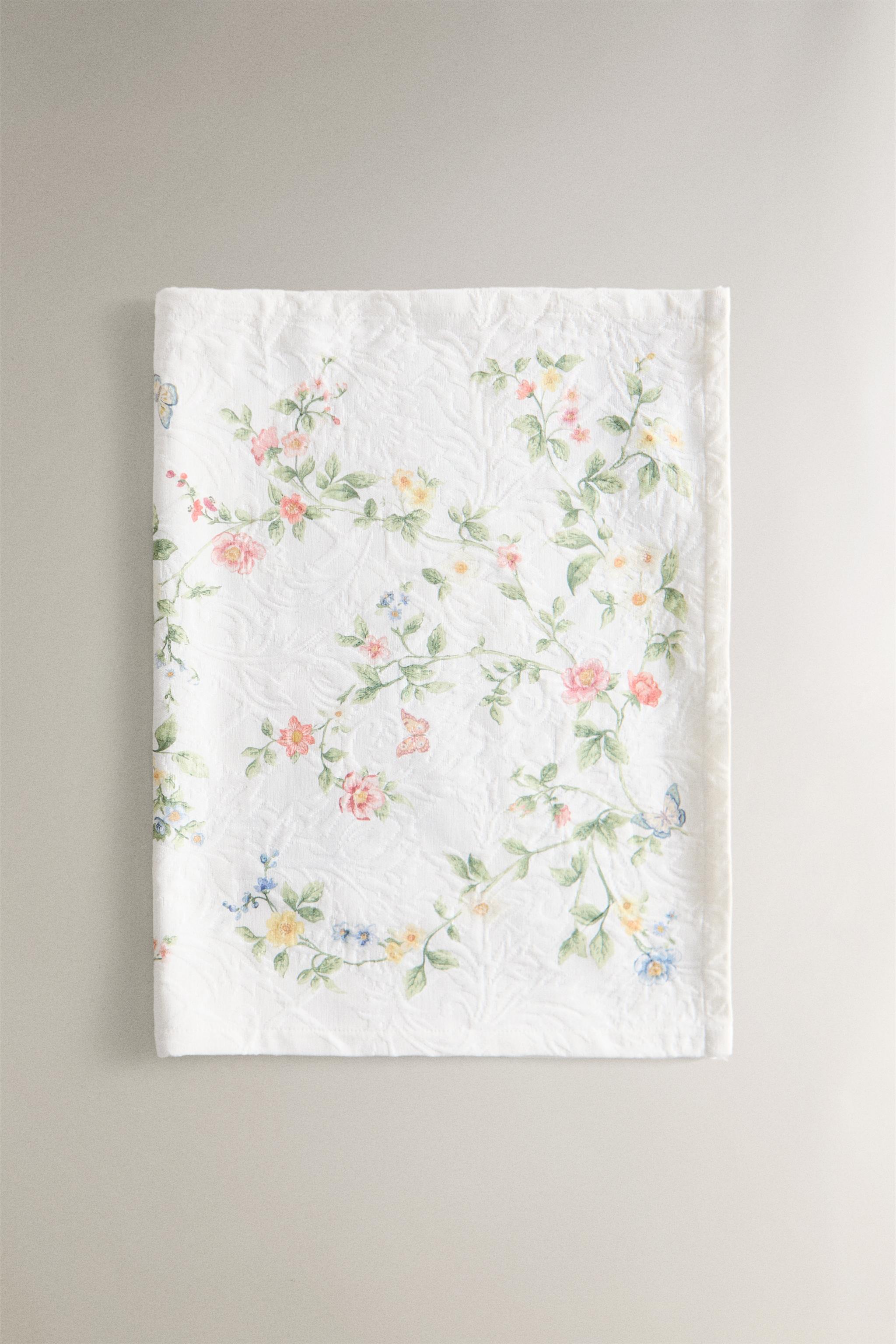 JACQUARD TABLE RUNNER WITH A FLORAL PRINT