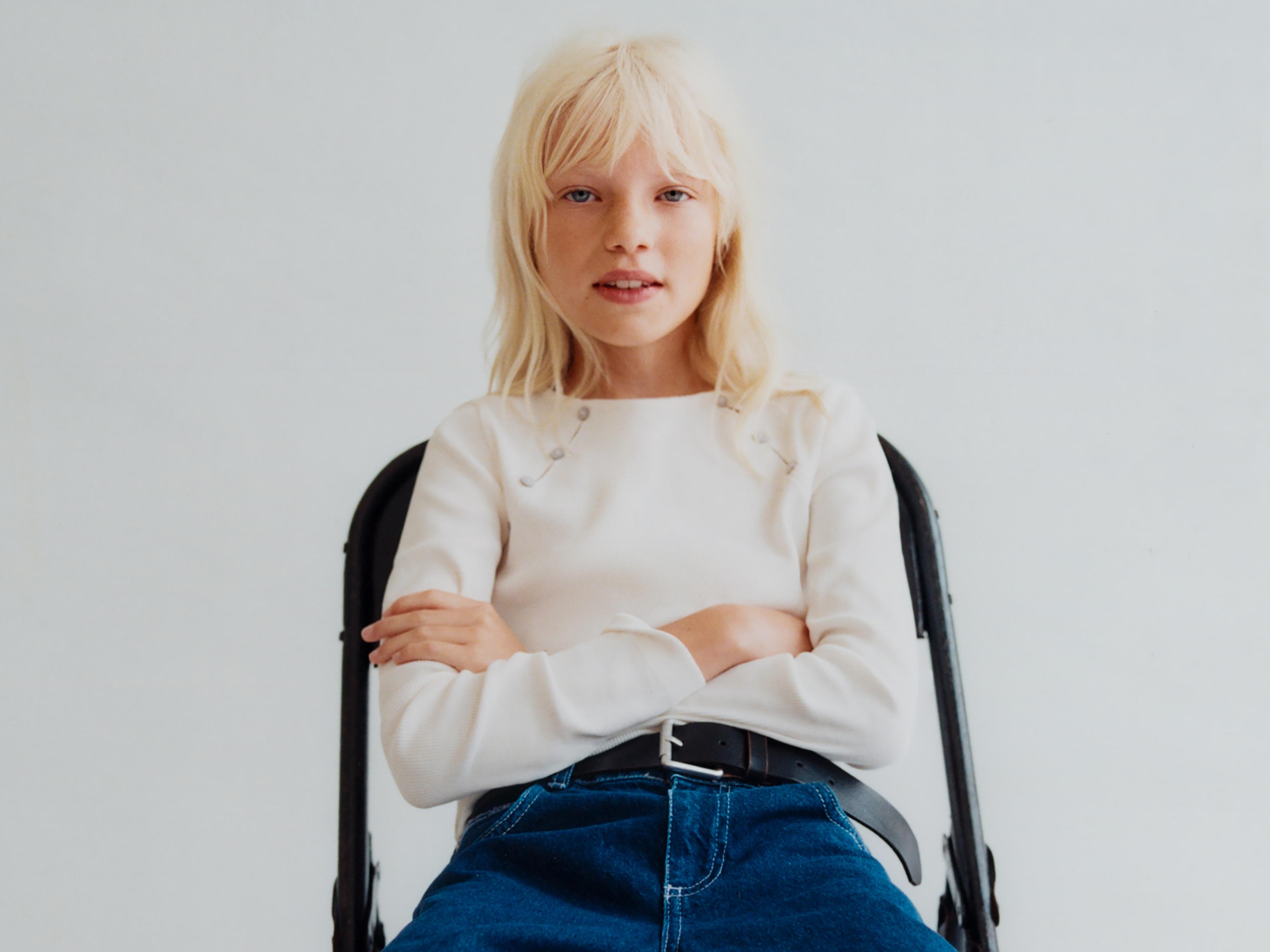 RIBBED T-SHIRT WITH BUTTONS AND CUT-OUT