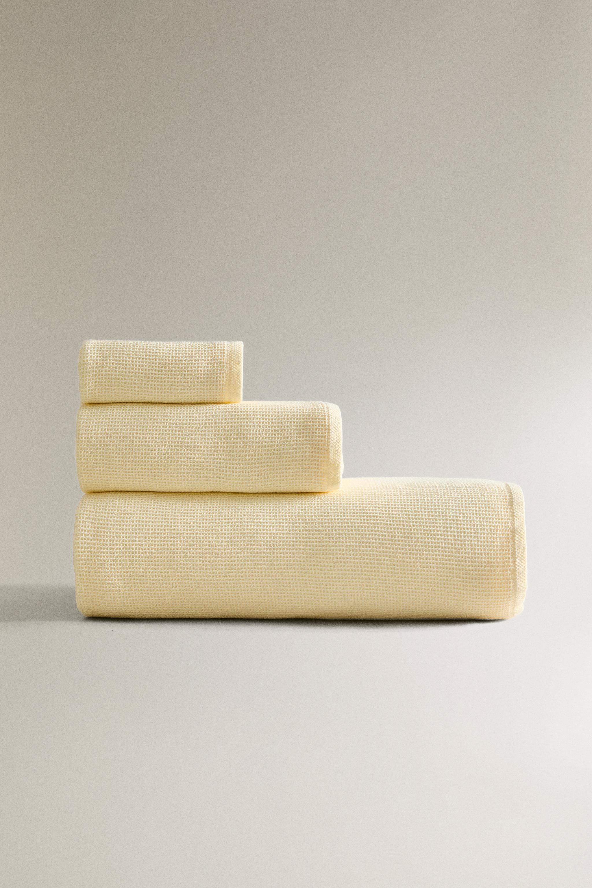 WAFFLE-KNIT BATH TOWEL