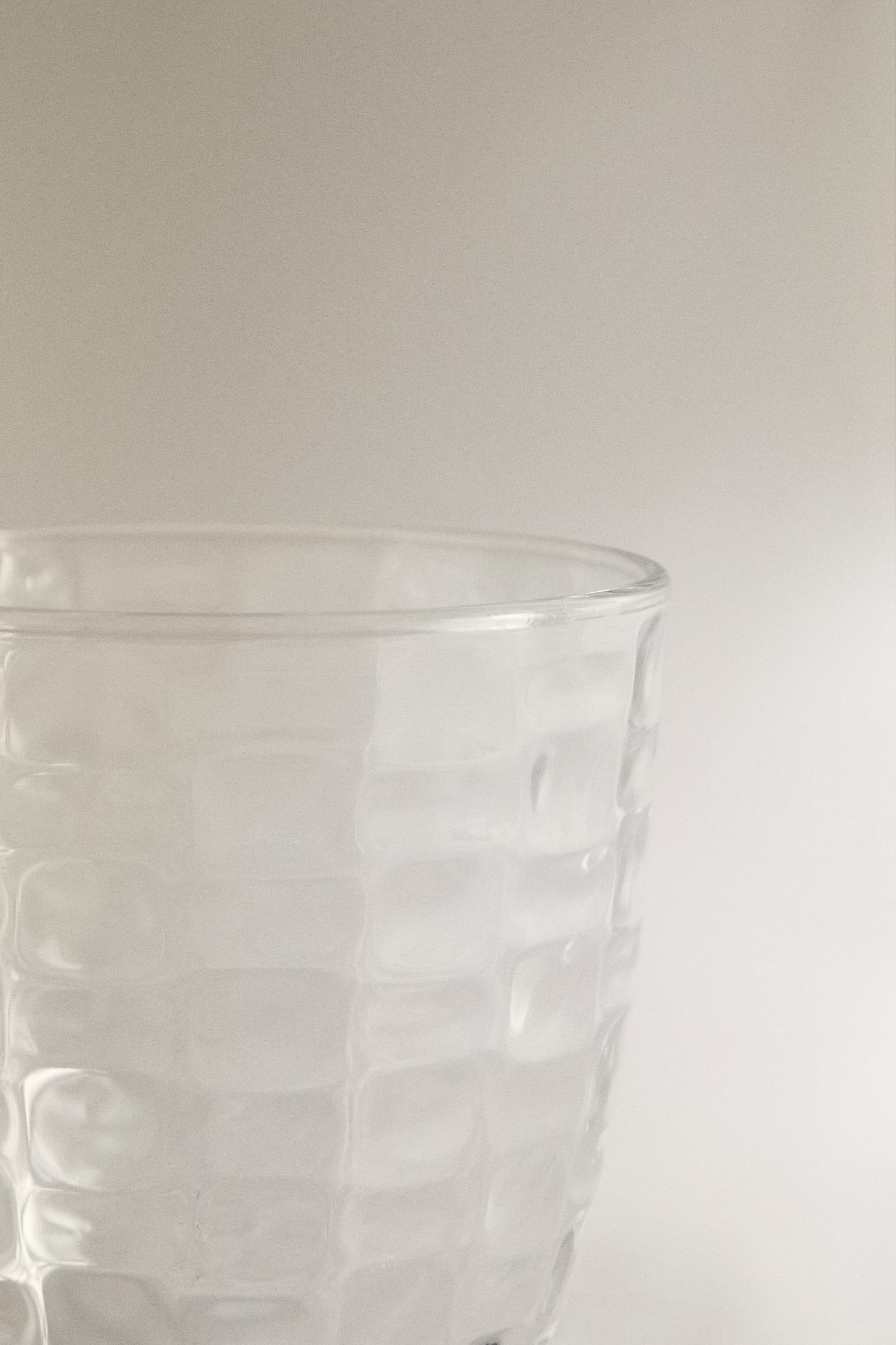 RAISED SQUARE-EFFECT TUMBLER