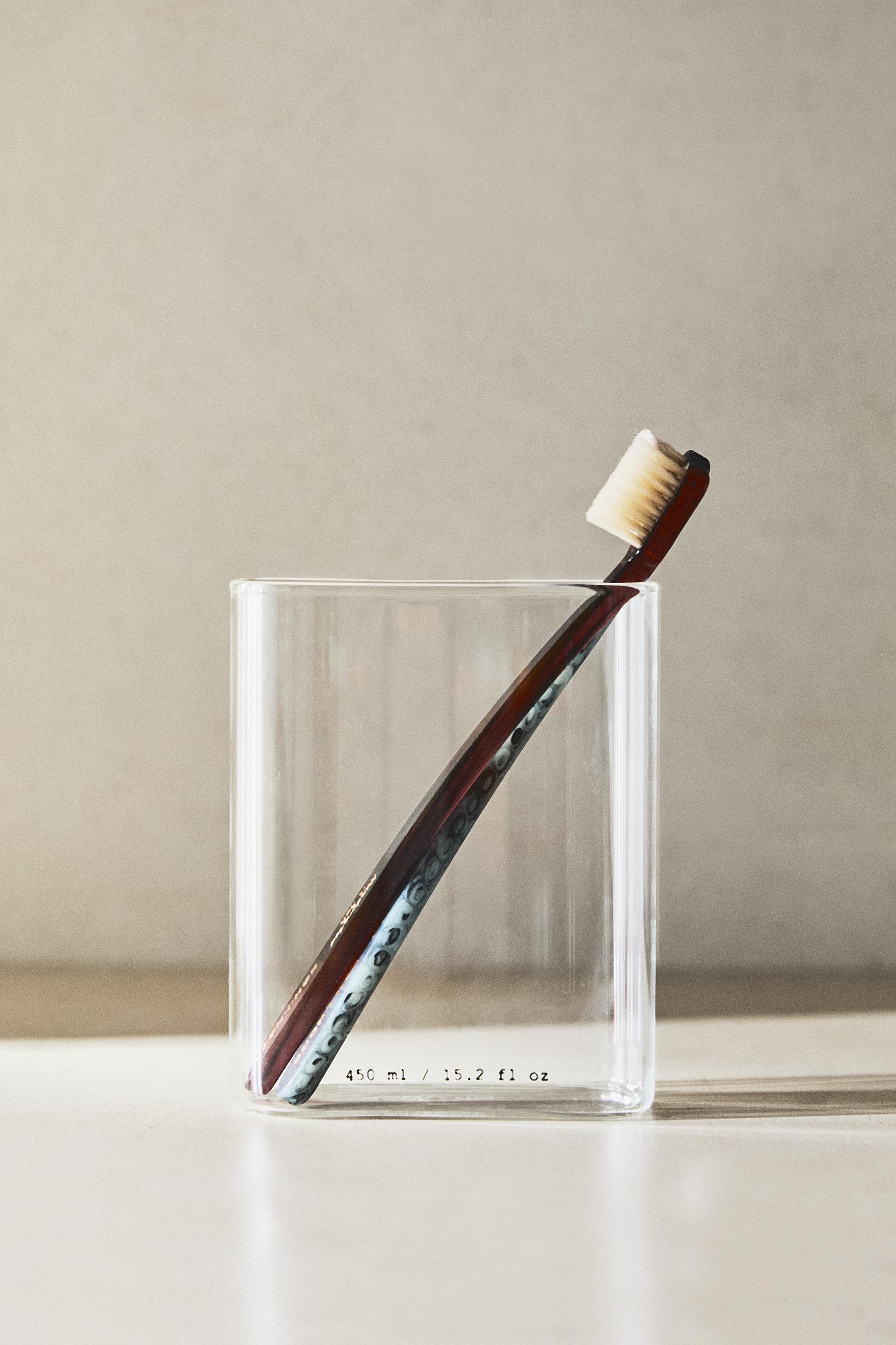 BOROSILICATE GLASS TOOTHBRUSH HOLDER WITH LETTERS