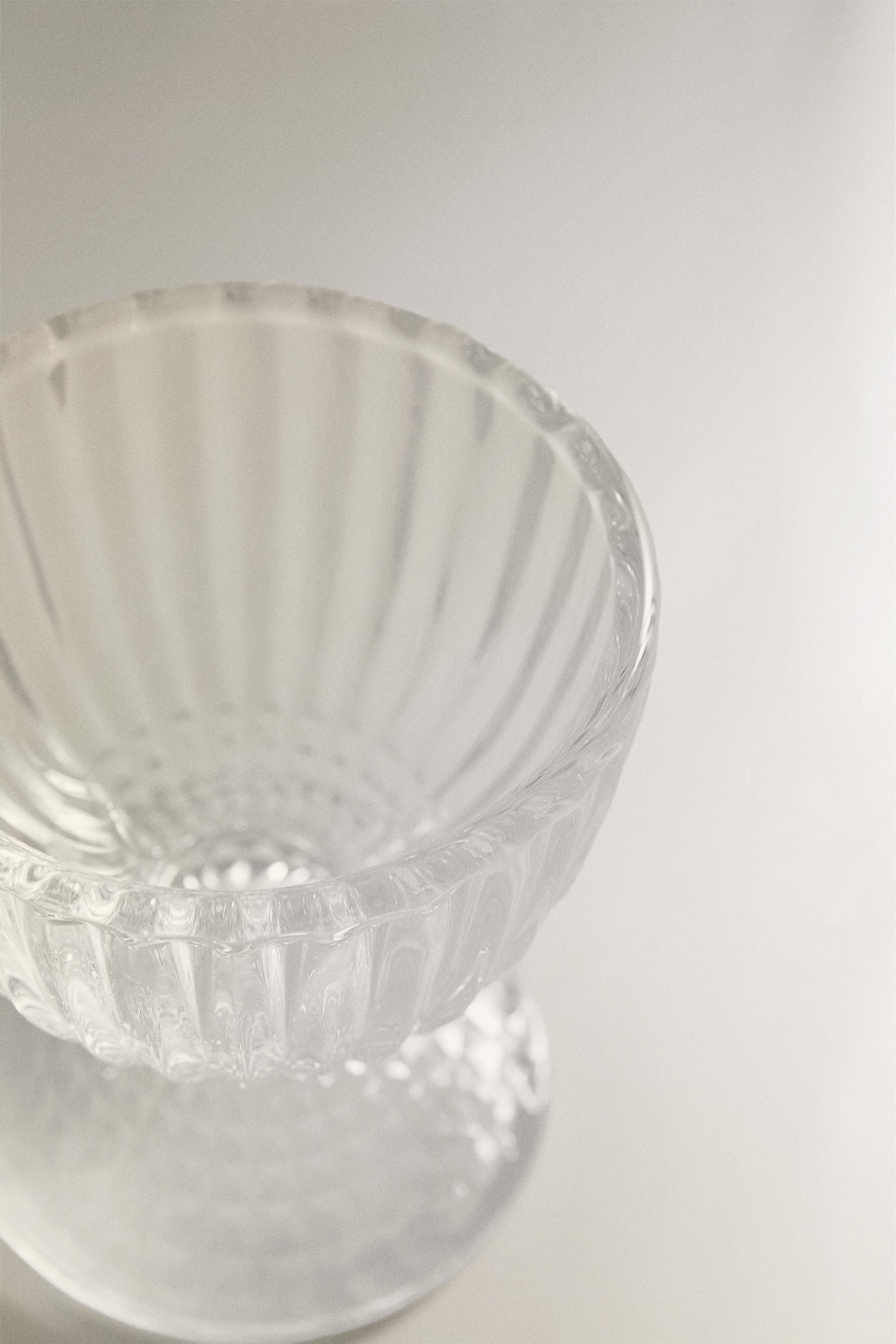 GLASS EGG CUP WITH A RAISED GEOMETRIC DESIGN