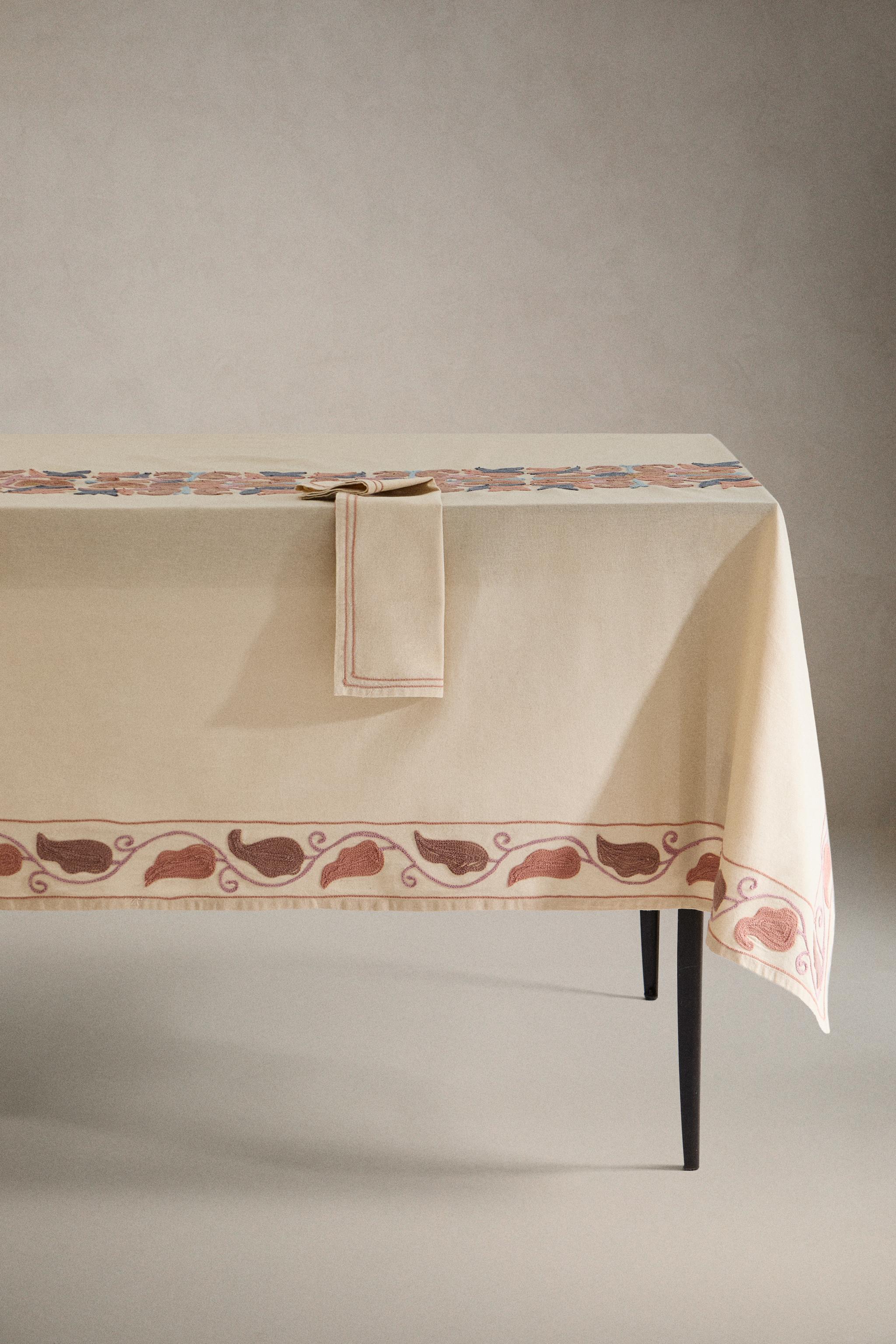 EMBROIDERED COTTON TABLECLOTH