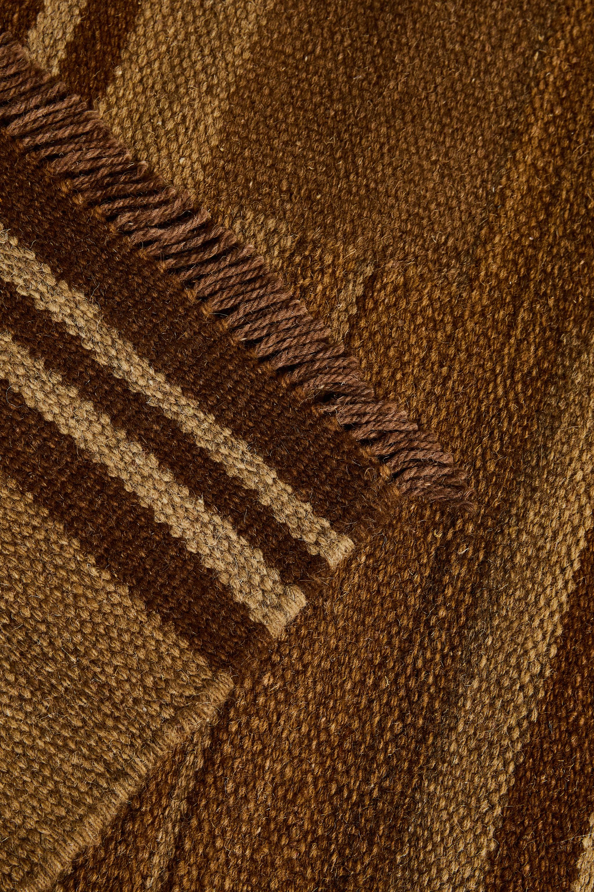 STRIPED AREA RUG WITH FRINGING