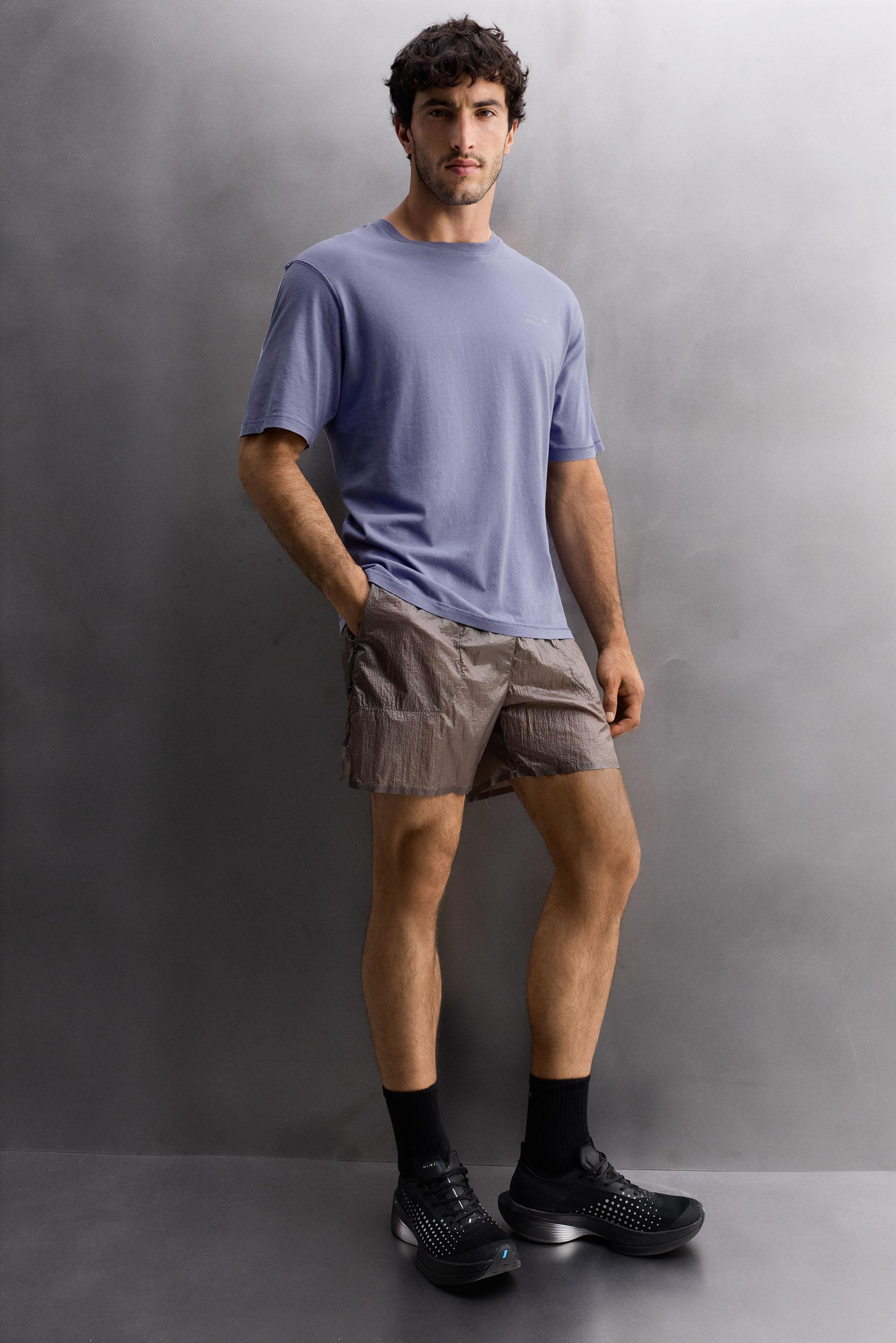 GRAPHIC PRINT T-SHIRT