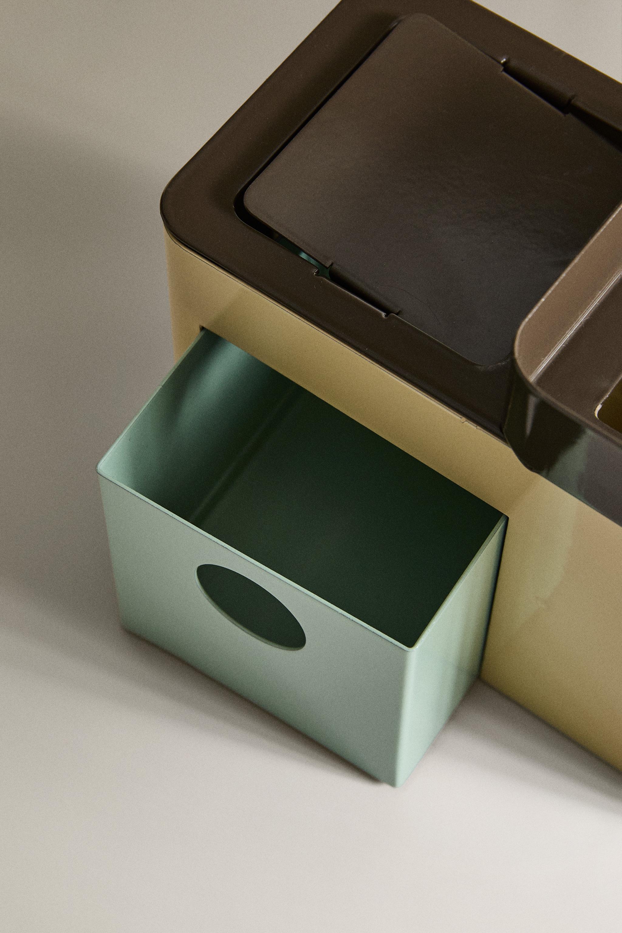 CHILDREN'S METAL HOUSE PENCIL HOLDER