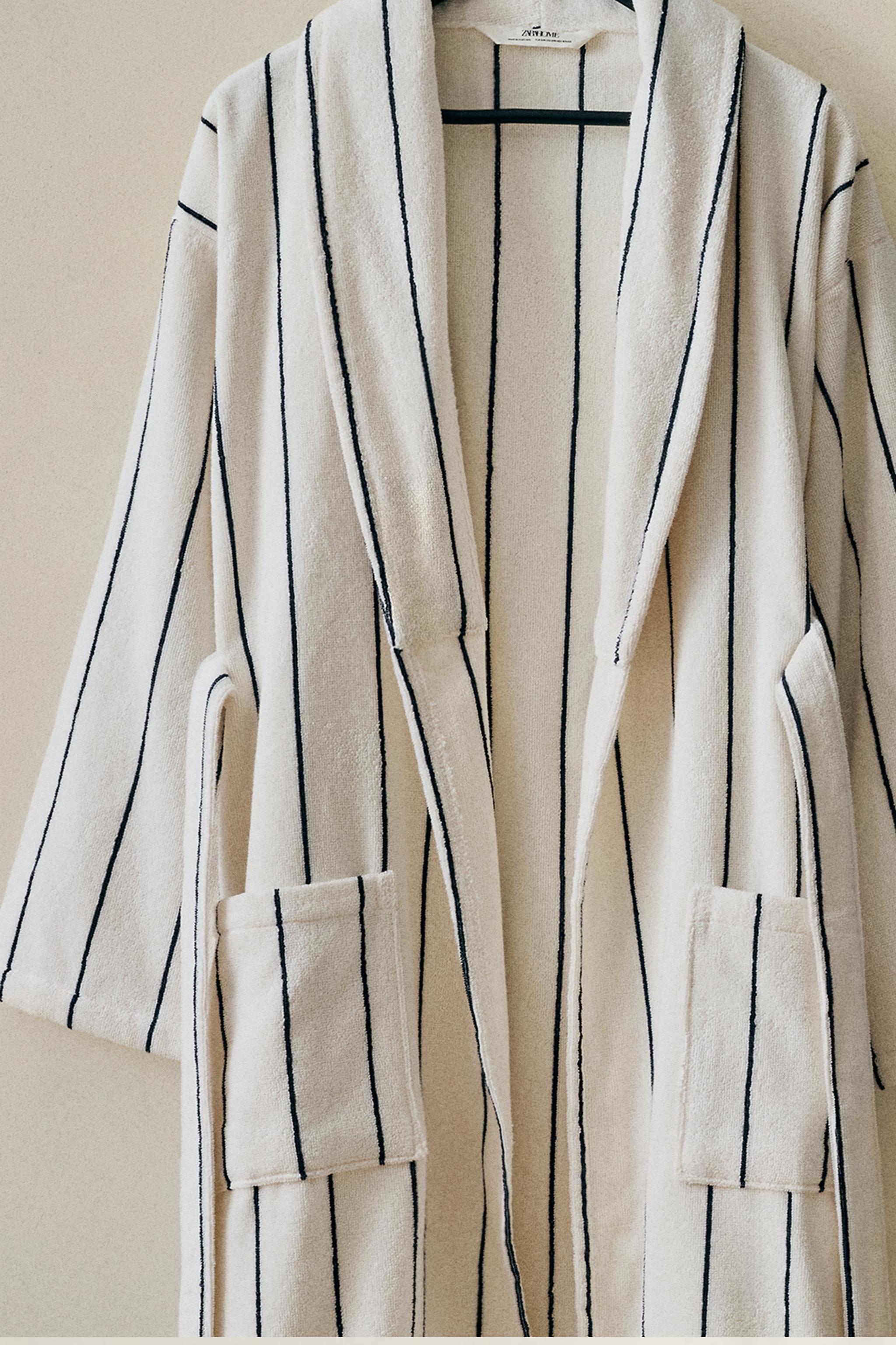 TERRYCLOTH BATHROBE FINE STRIPE DESIGN