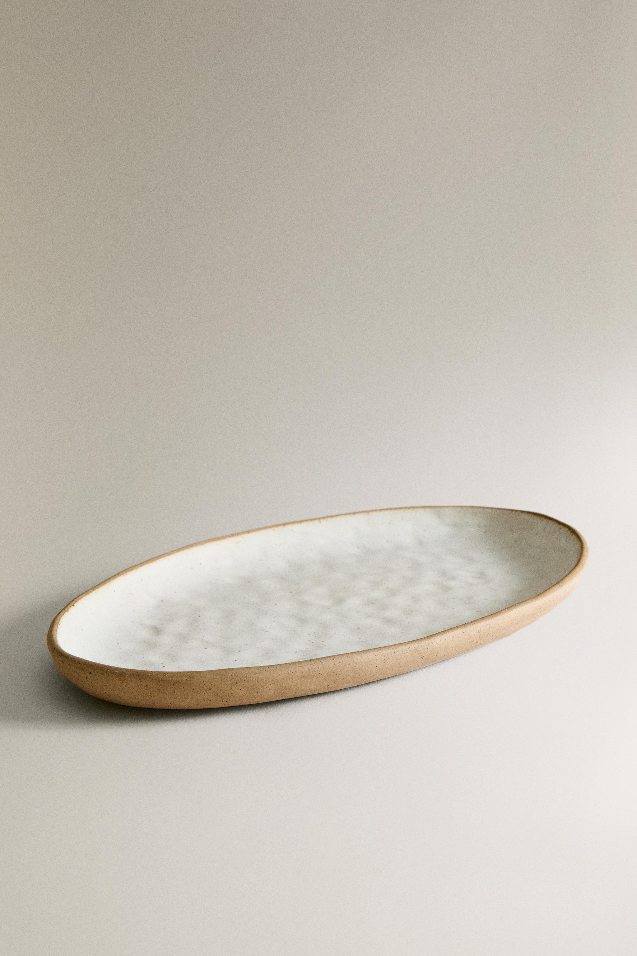 TEXTURED OVAL SERVING DISH
