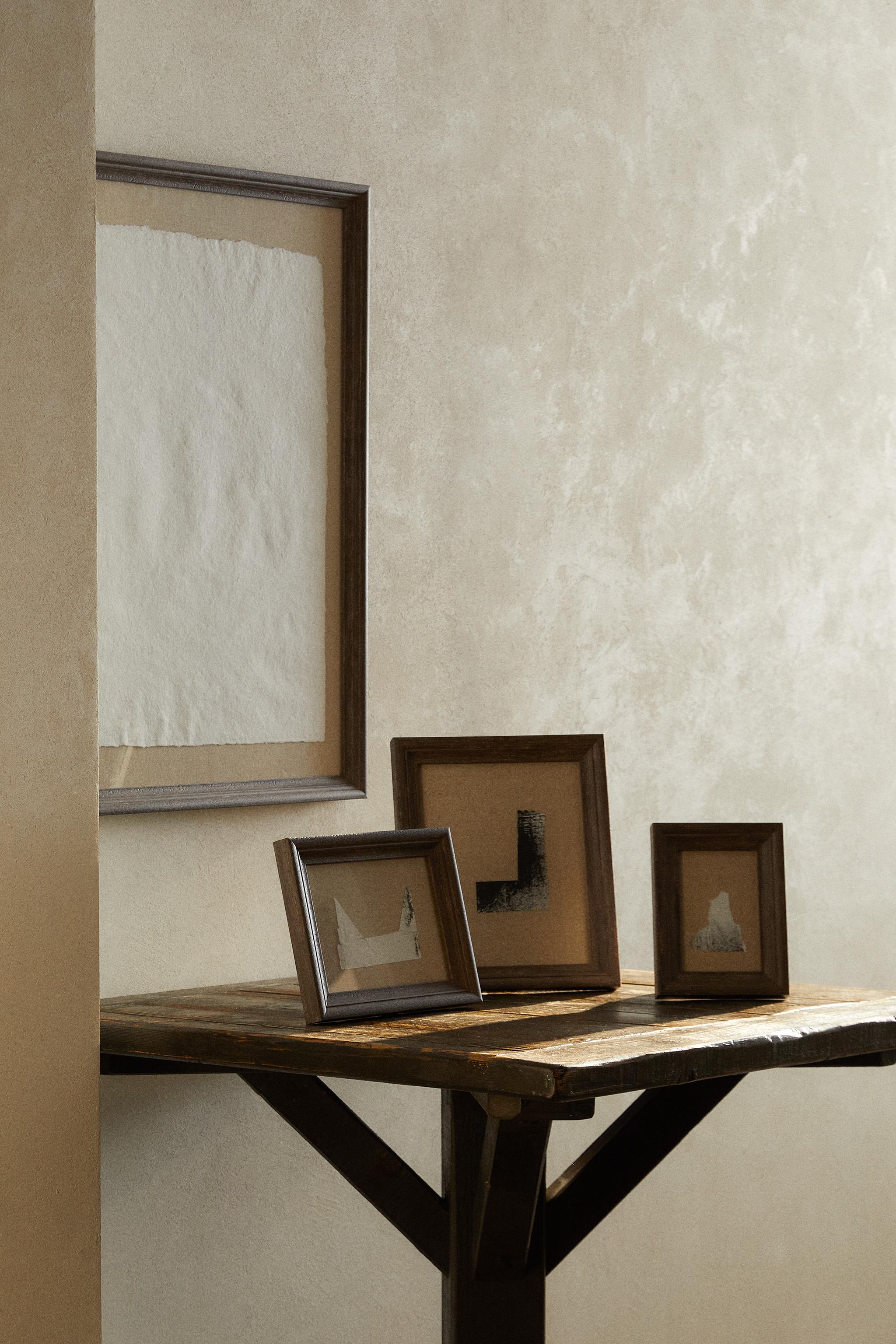 MATTE WOODEN PICTURE FRAME