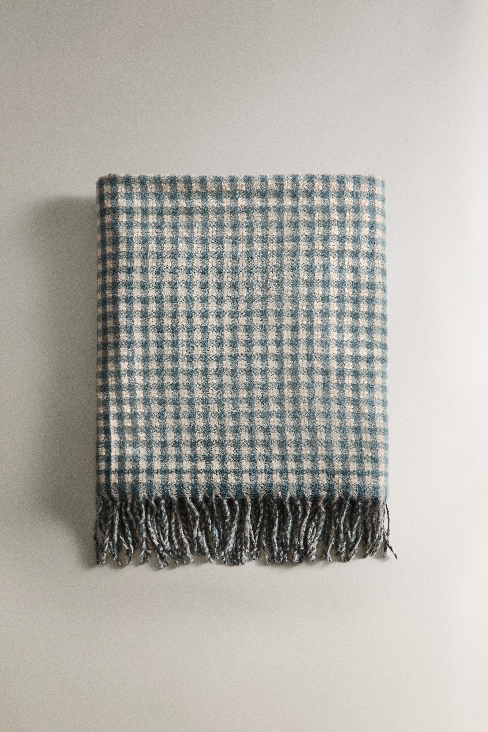 CHECK BLANKET WITH FRINGING