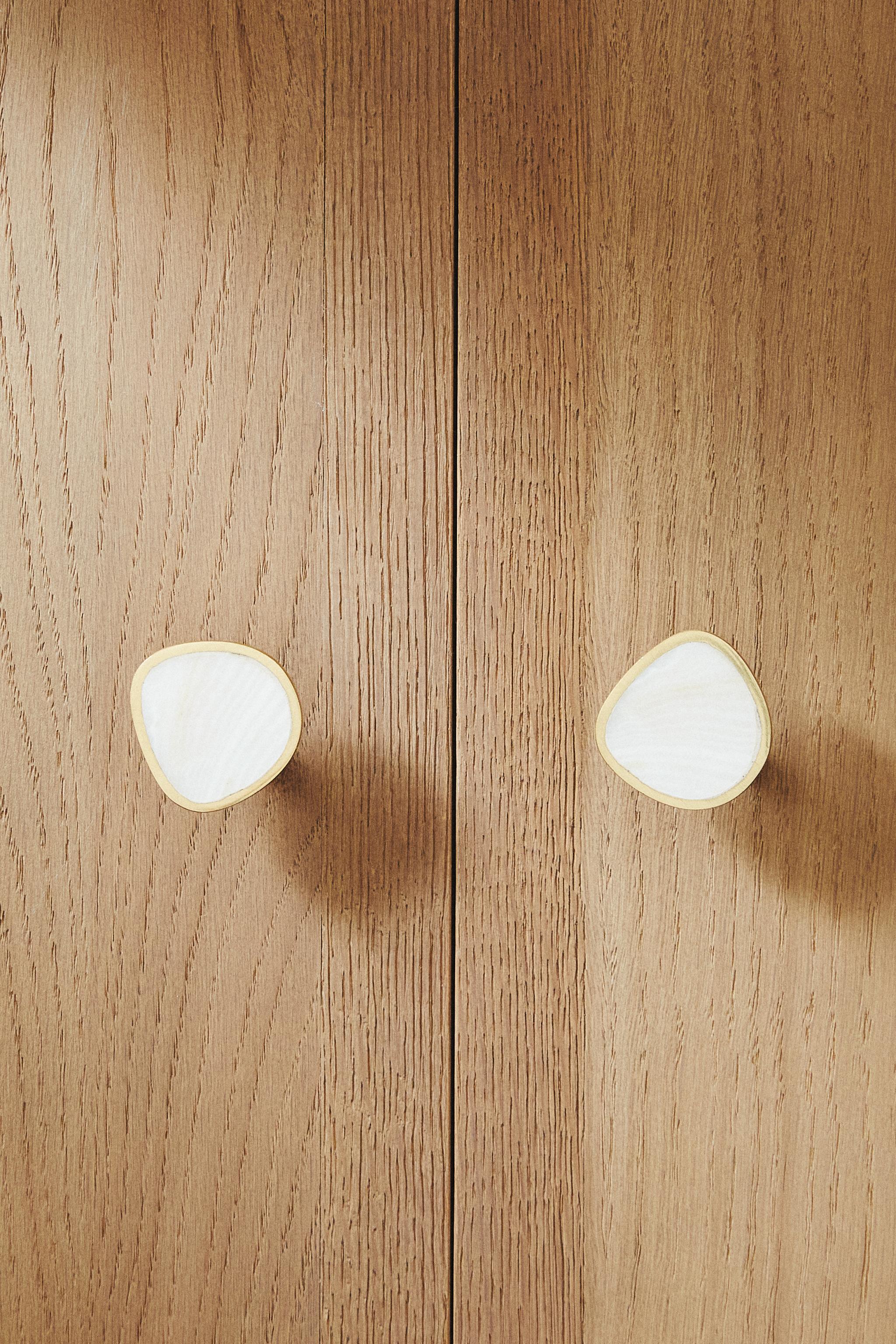 SET OF IRREGULAR MOTHER-OF-PEARL KNOBS (SET OF 2)