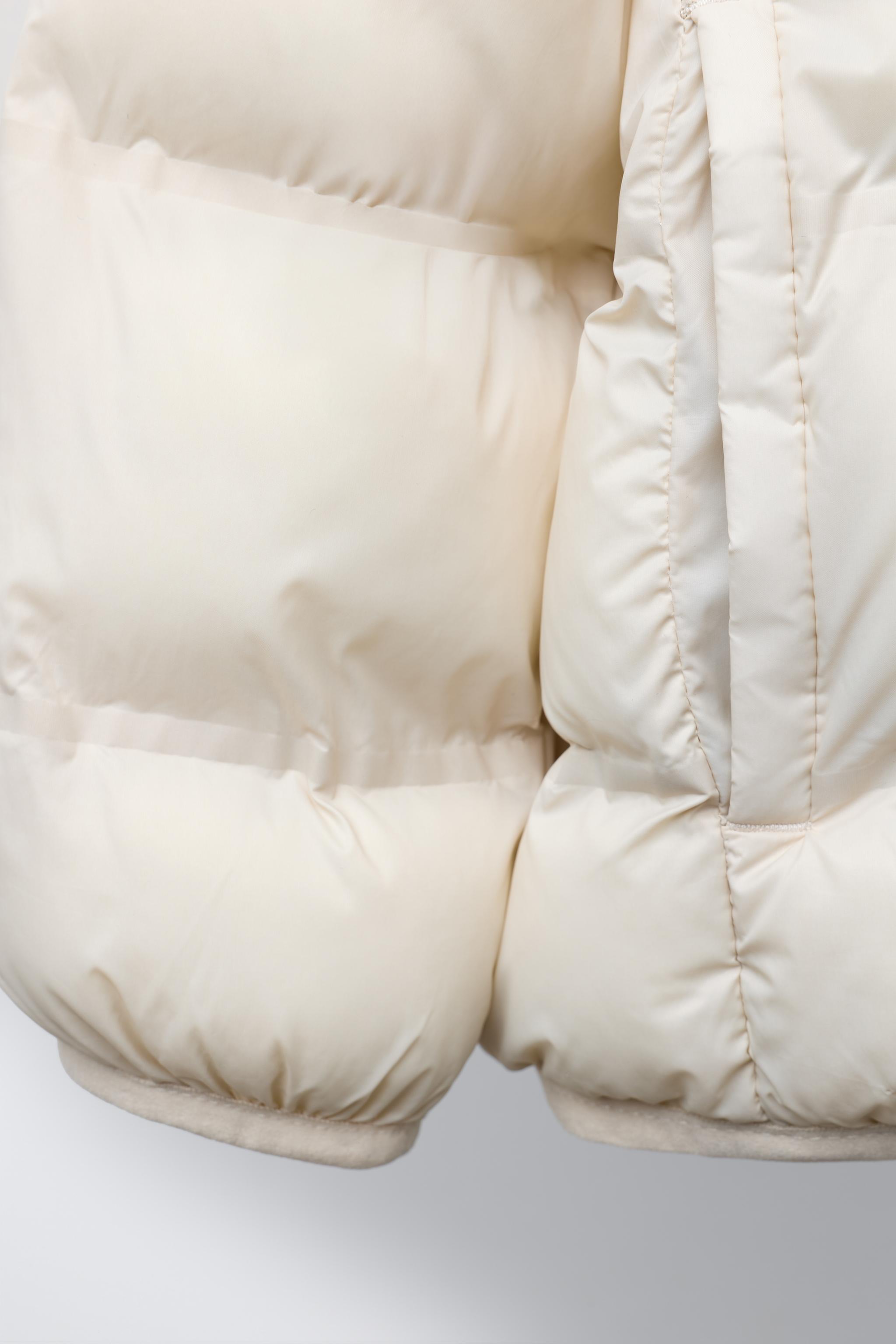 LIGHTWEIGHT HOODED PUFFER JACKET