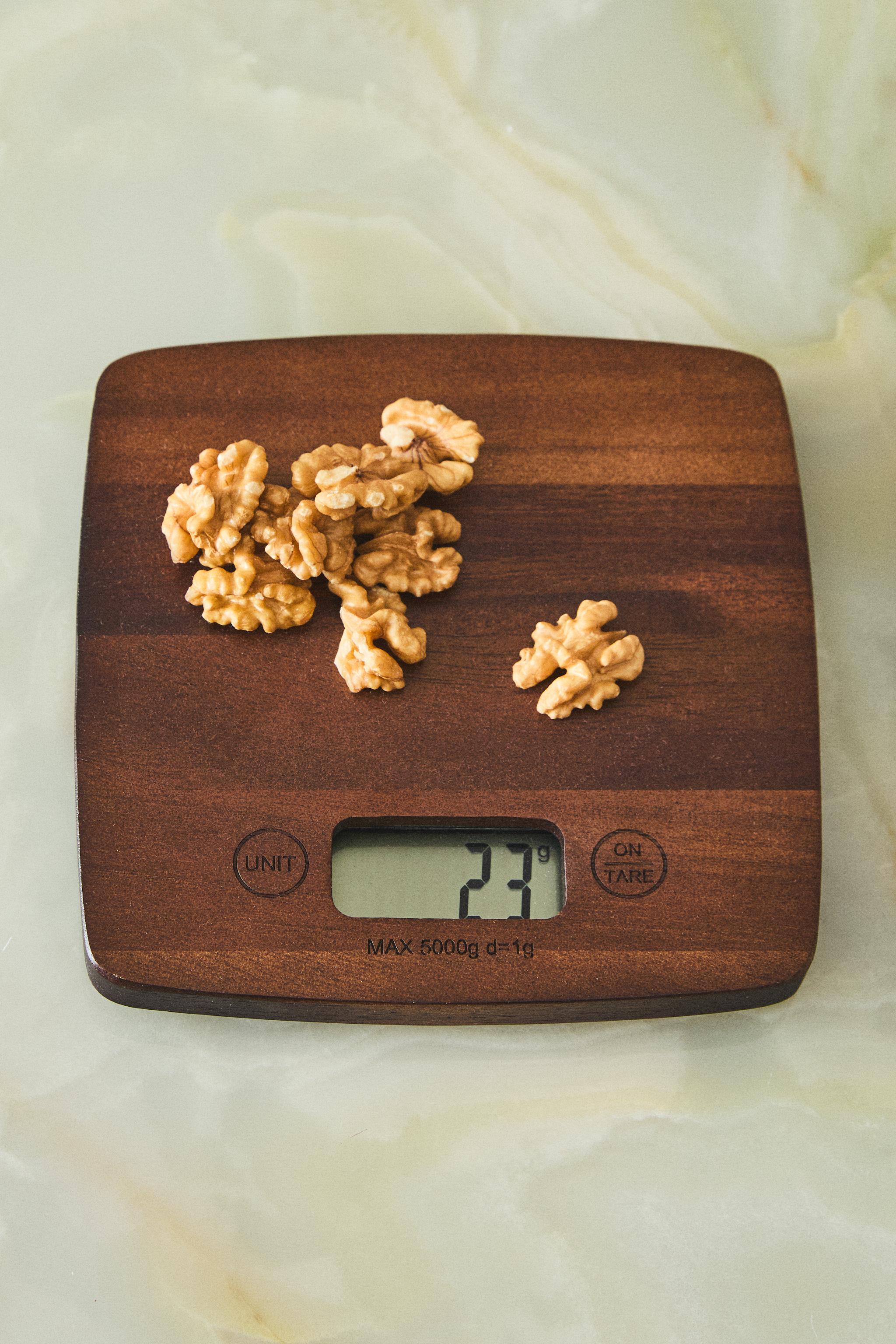 WOODEN KITCHEN SCALE