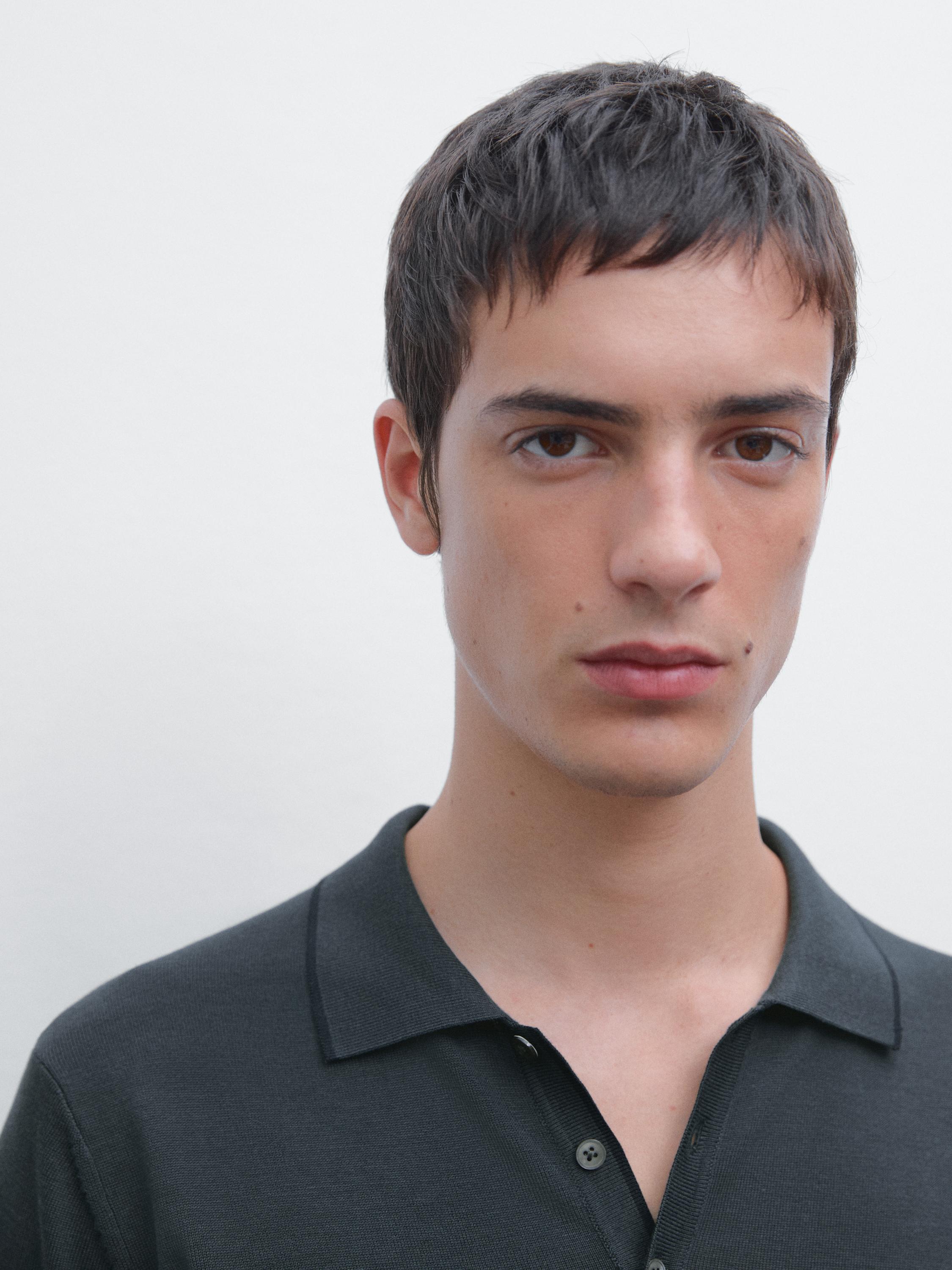 Knit polo shirt with coloured collar detail