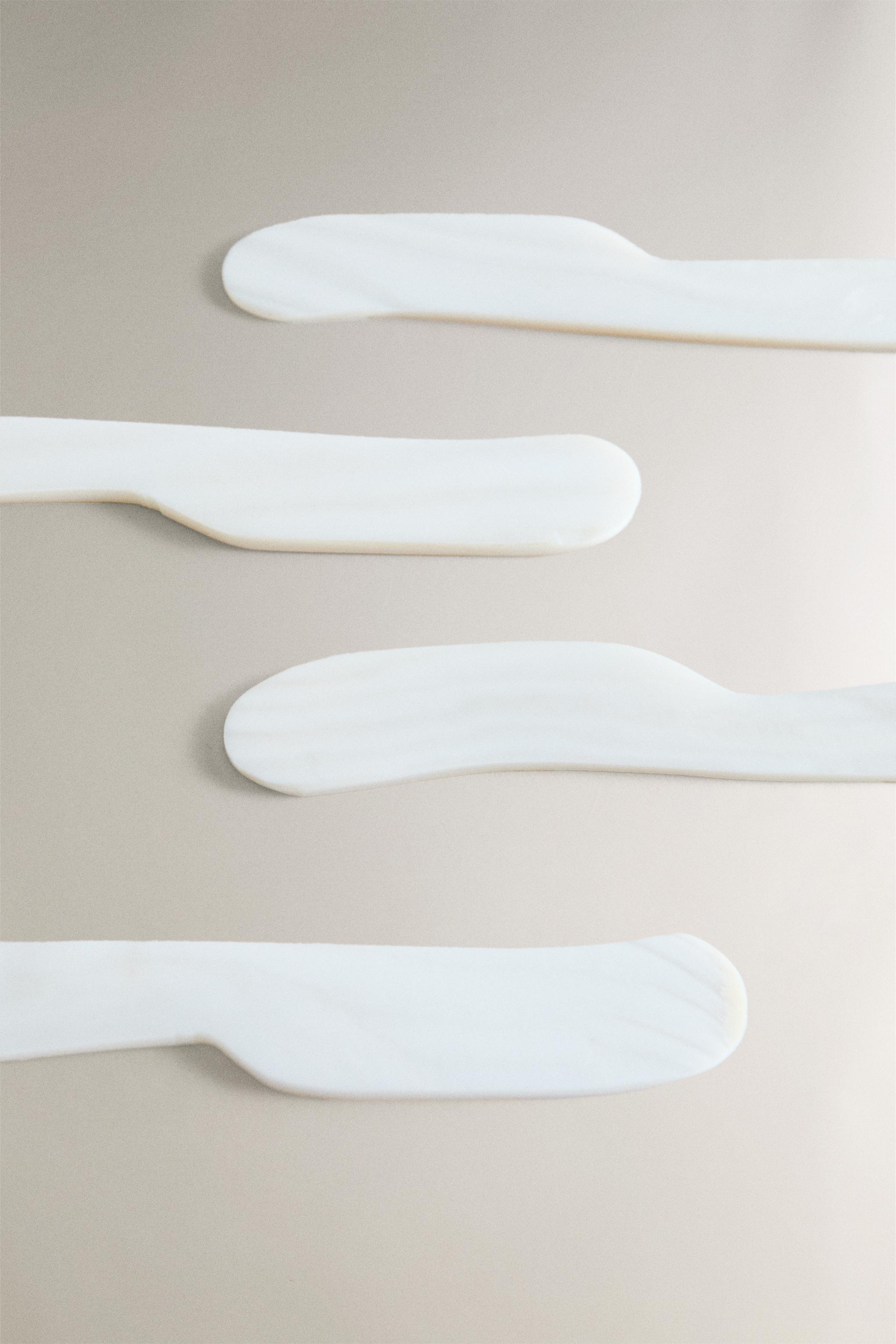 SET OF MOTHER-OF-PEARL BUTTER KNIVES (SET OF 4)