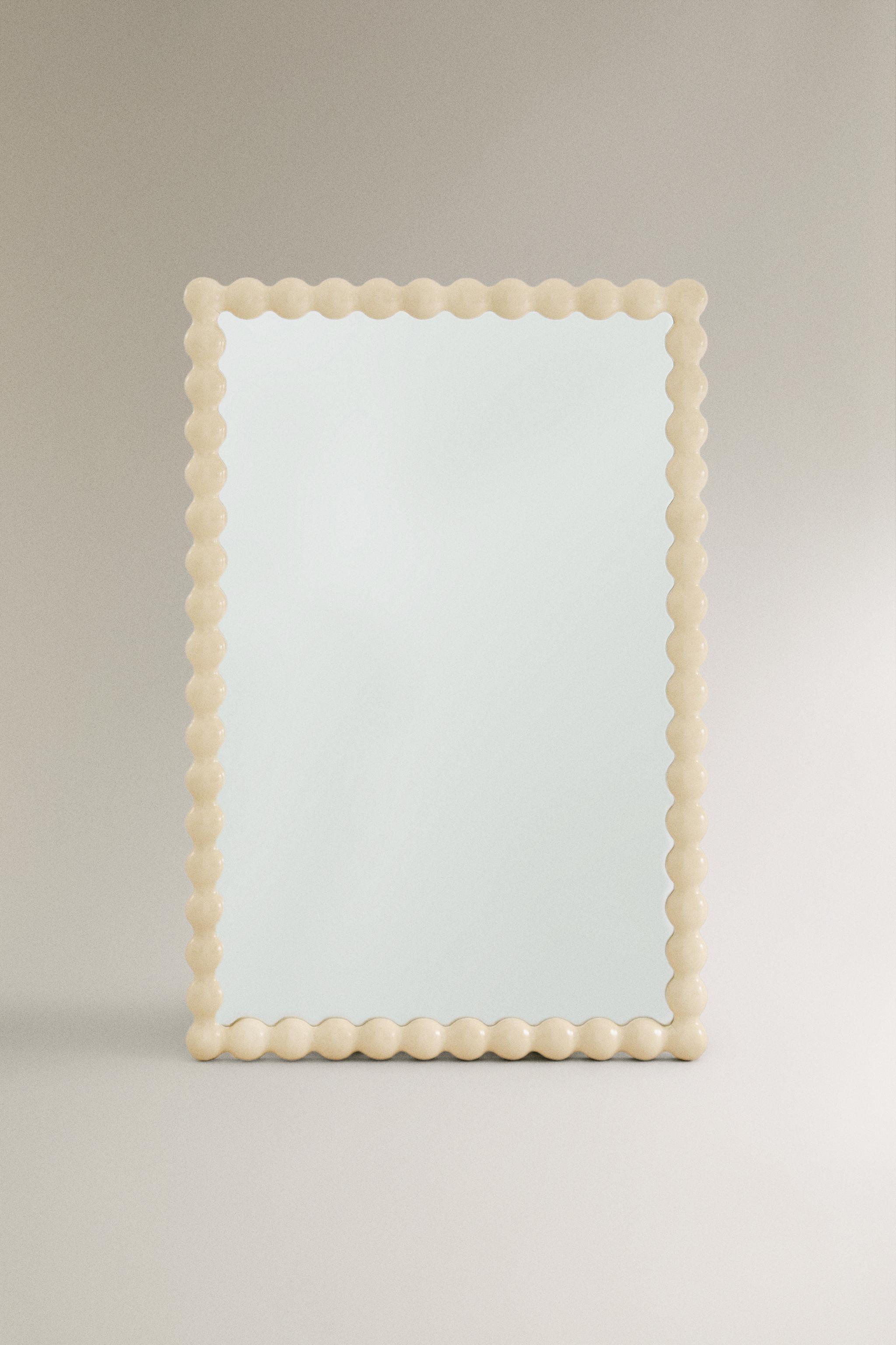 RECTANGULAR WALL MIRROR WITH WOODEN FRAME