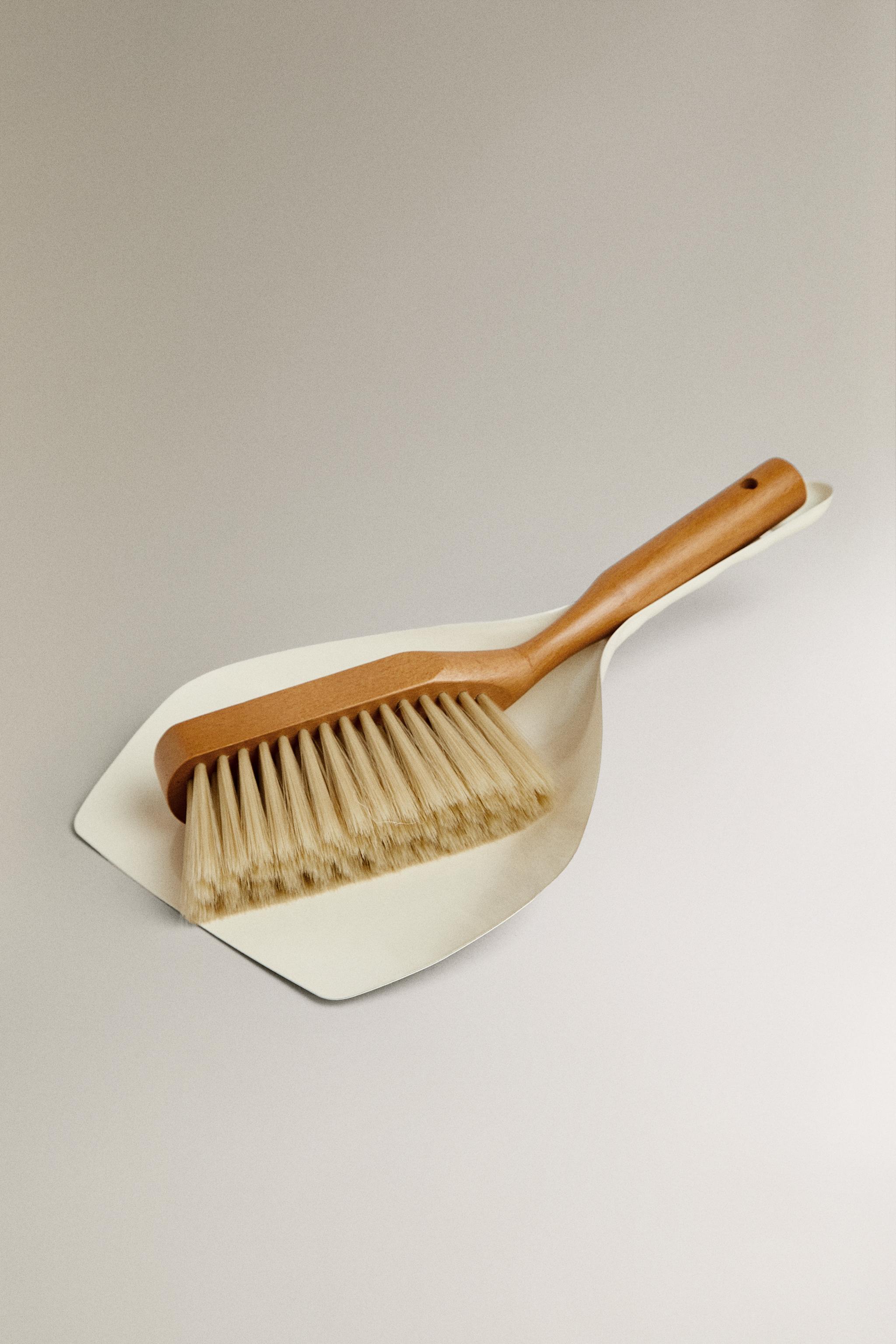 DUSTPAN AND BRUSH SET