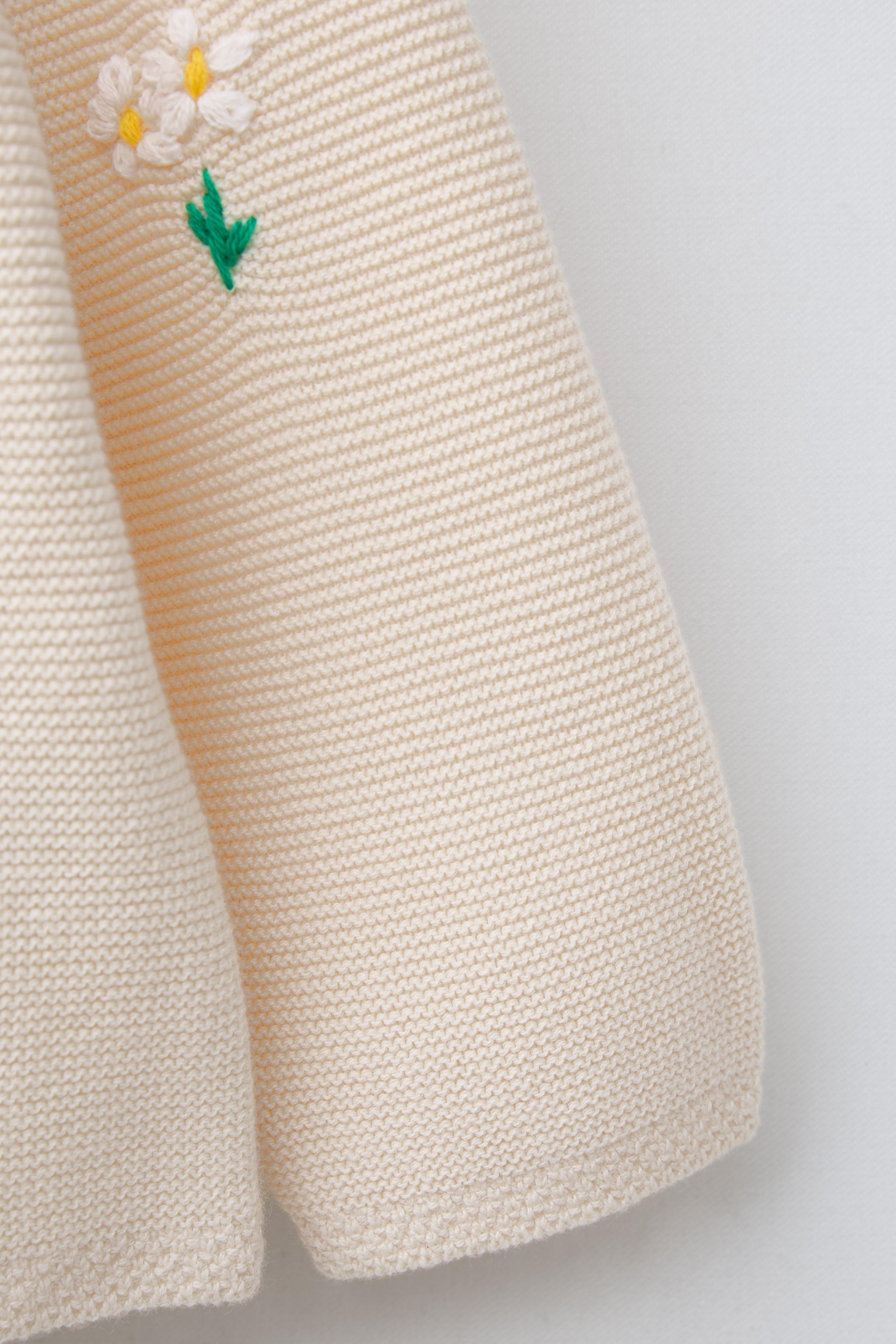 EMBROIDERED FLORAL LINKS KNIT SWEATER