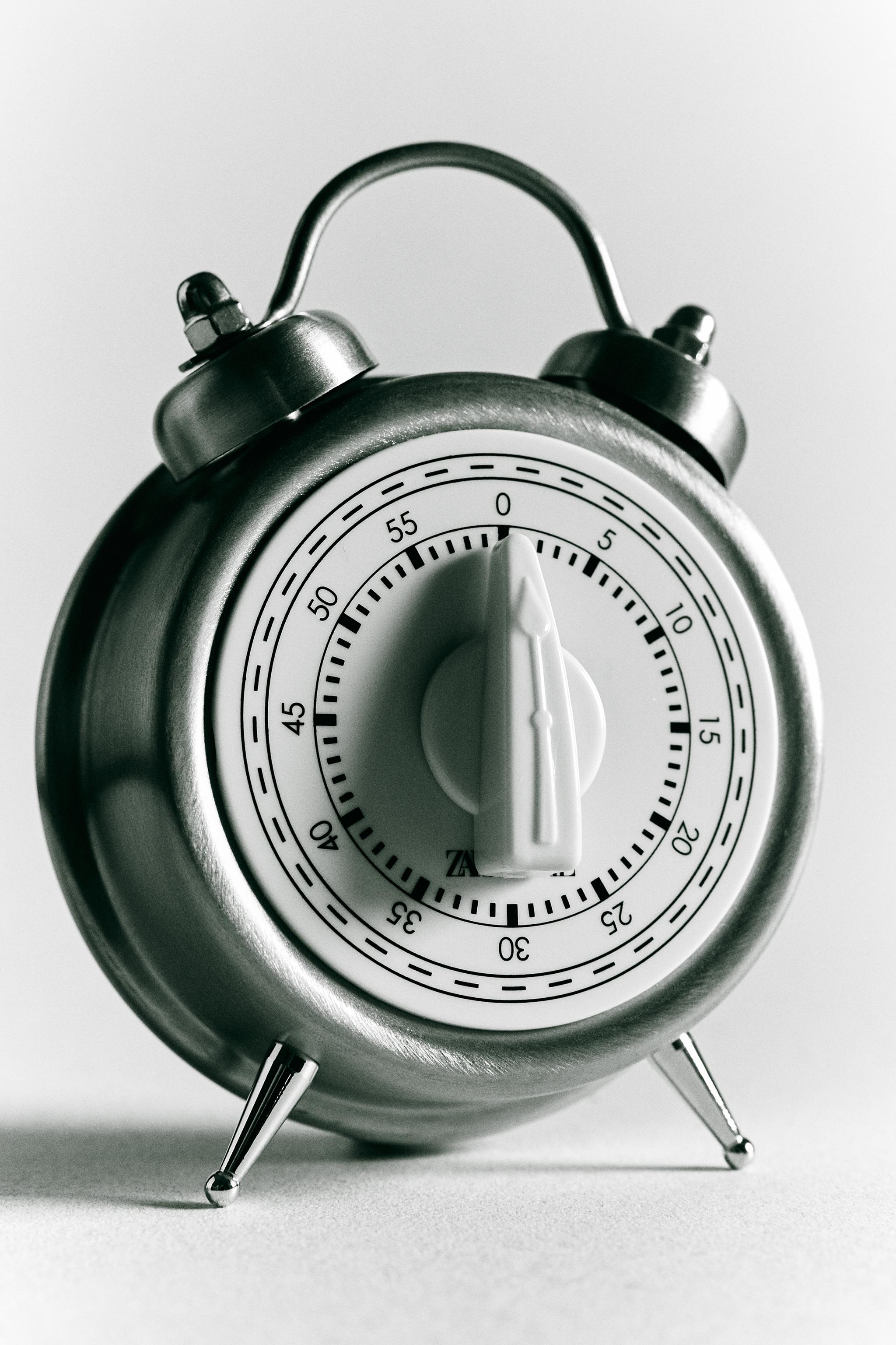 TIMER WITH LEGS AND HANDLE