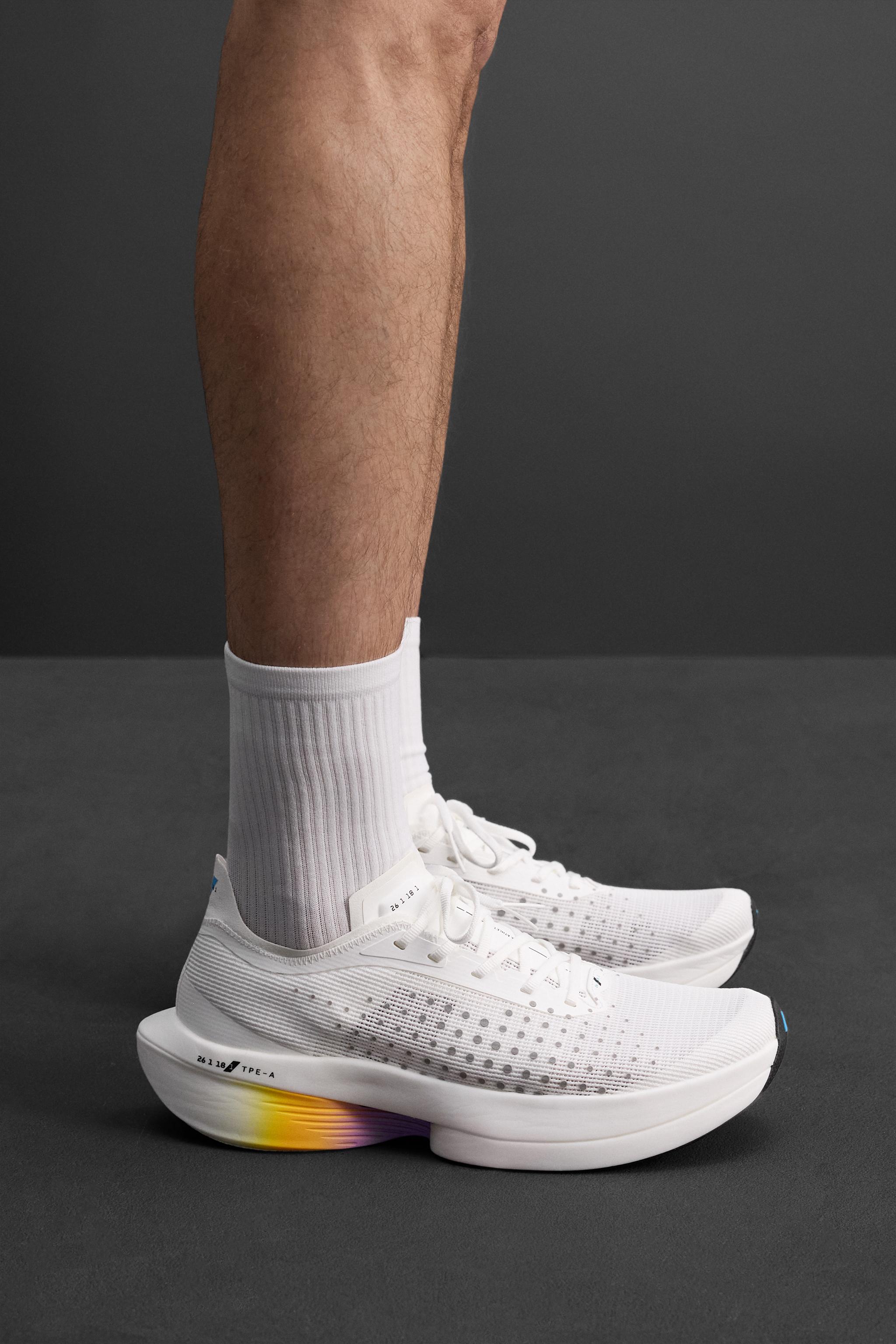 MARATHON RUNNING SHOES