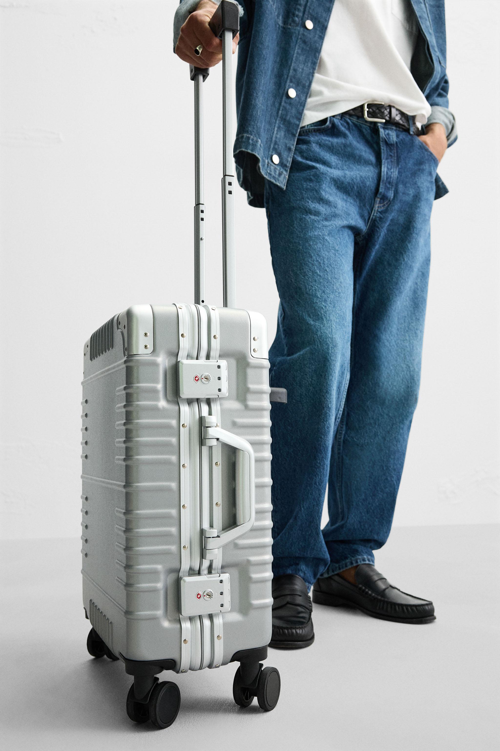 TRAVEL SUITCASE