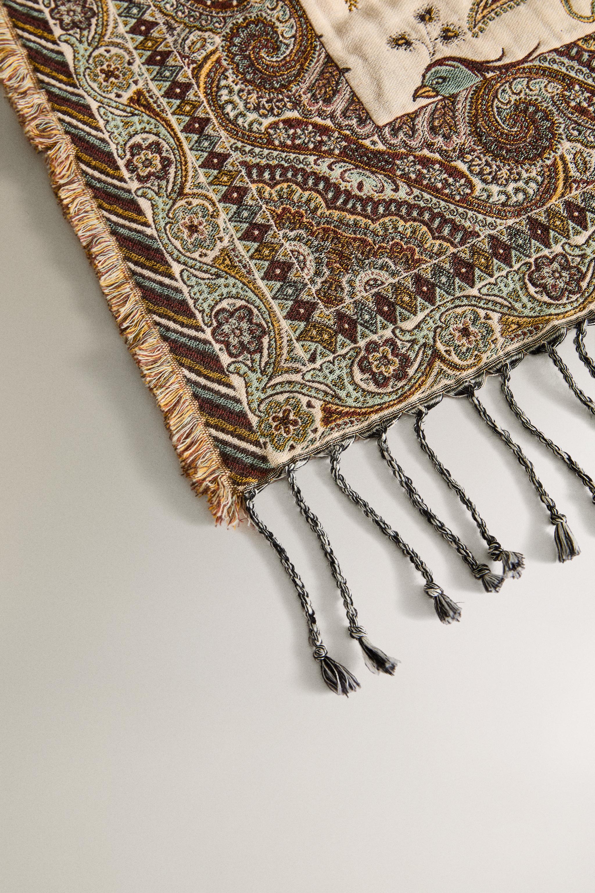 FLORAL JACQUARD BLANKET