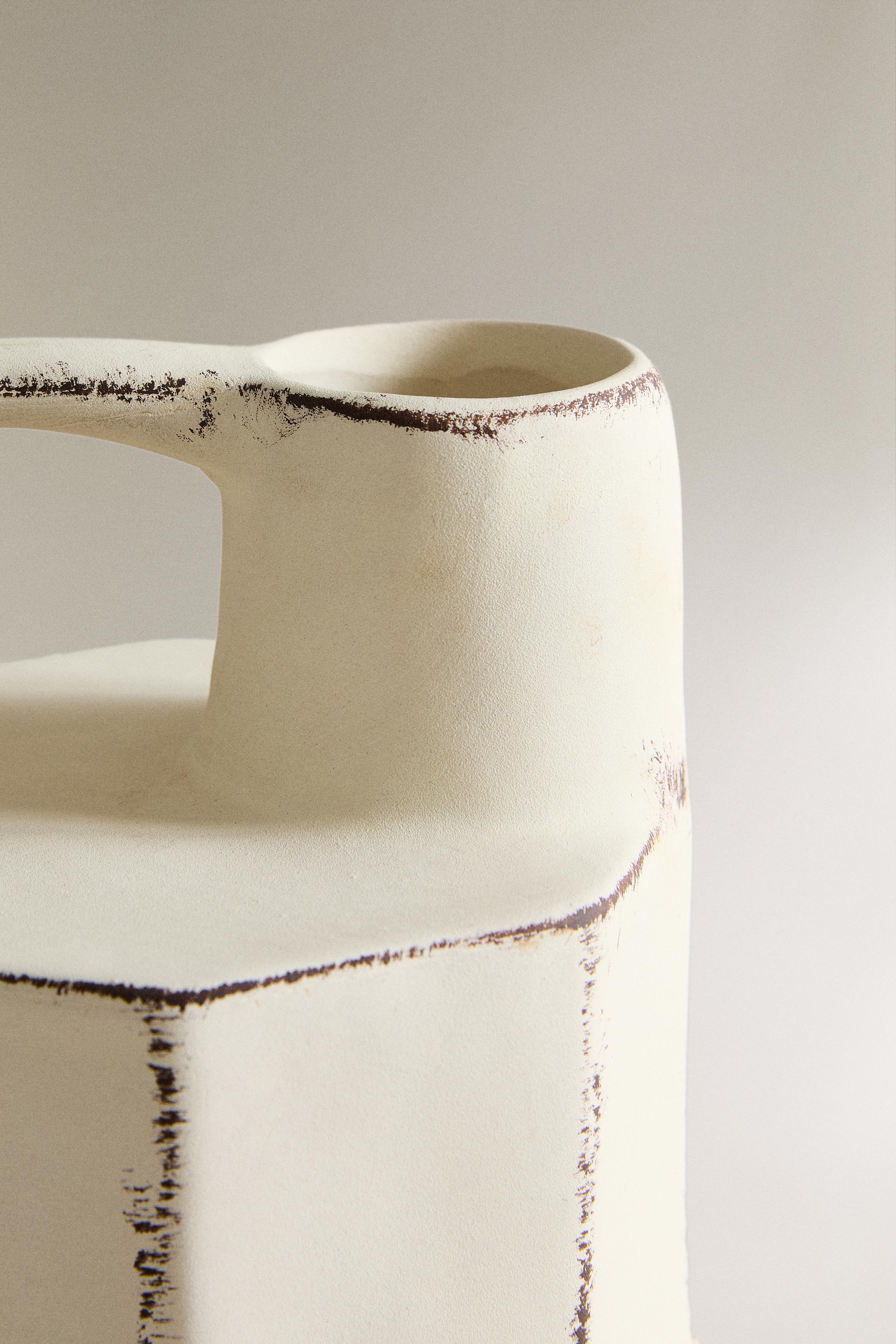 CERAMIC VASE WITH HANDLES