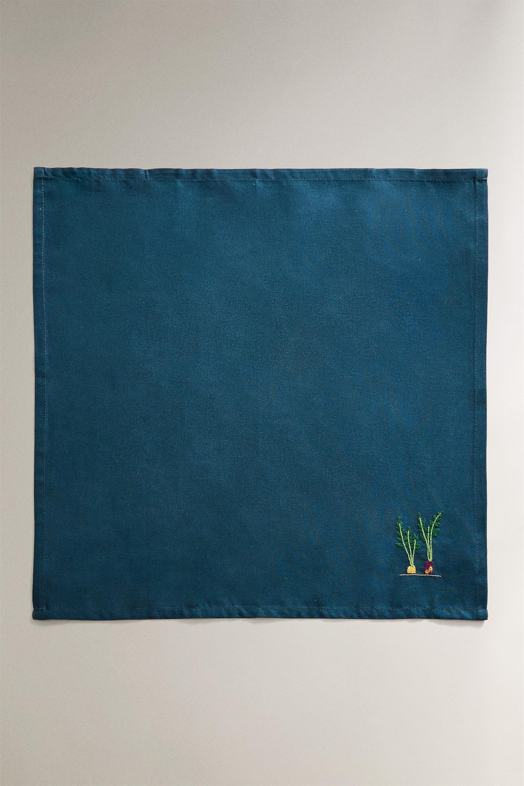 SET OF EMBROIDERED COTTON NAPKINS (SET OF 2)