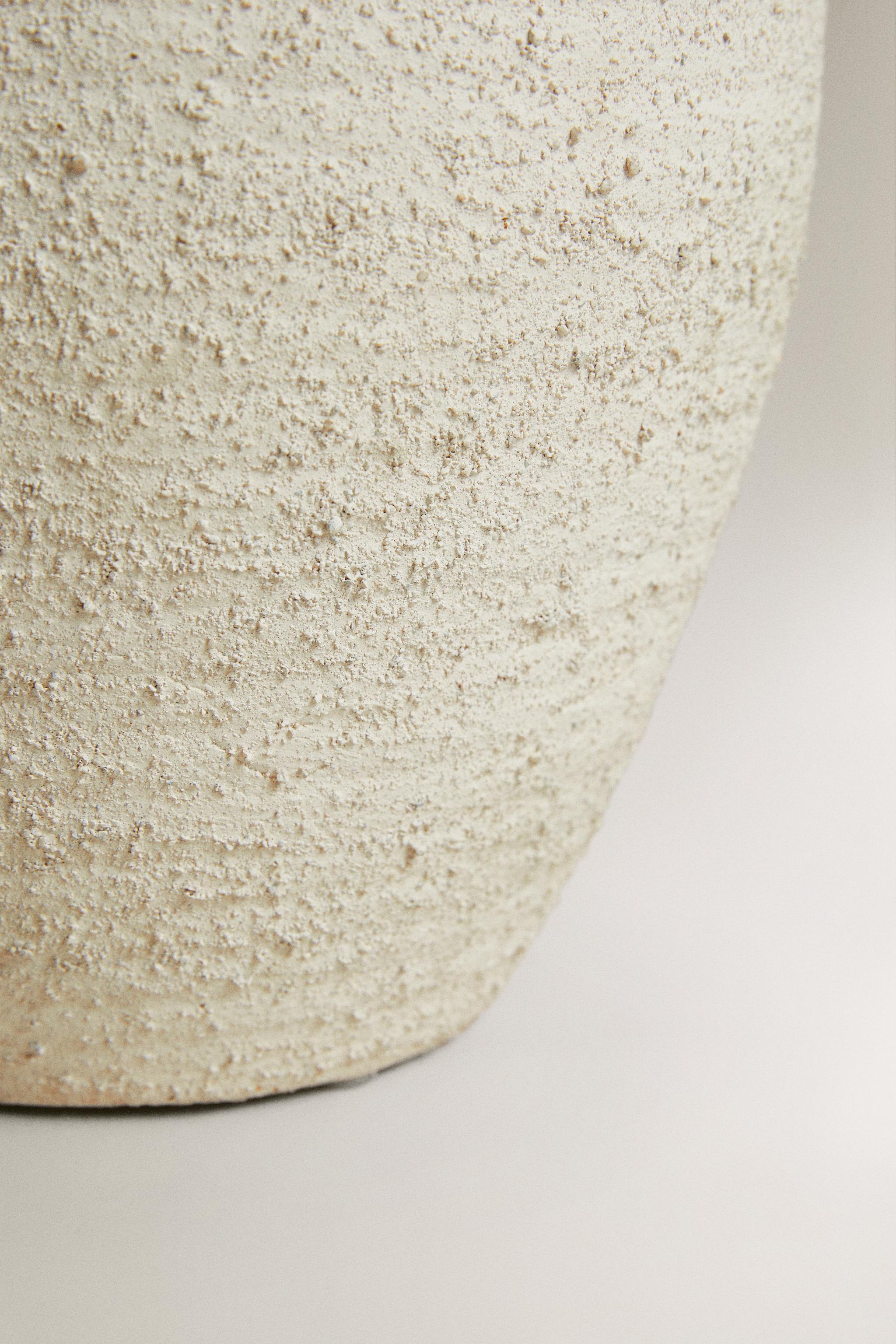 ROUGH-EFFECT CERAMIC VASE