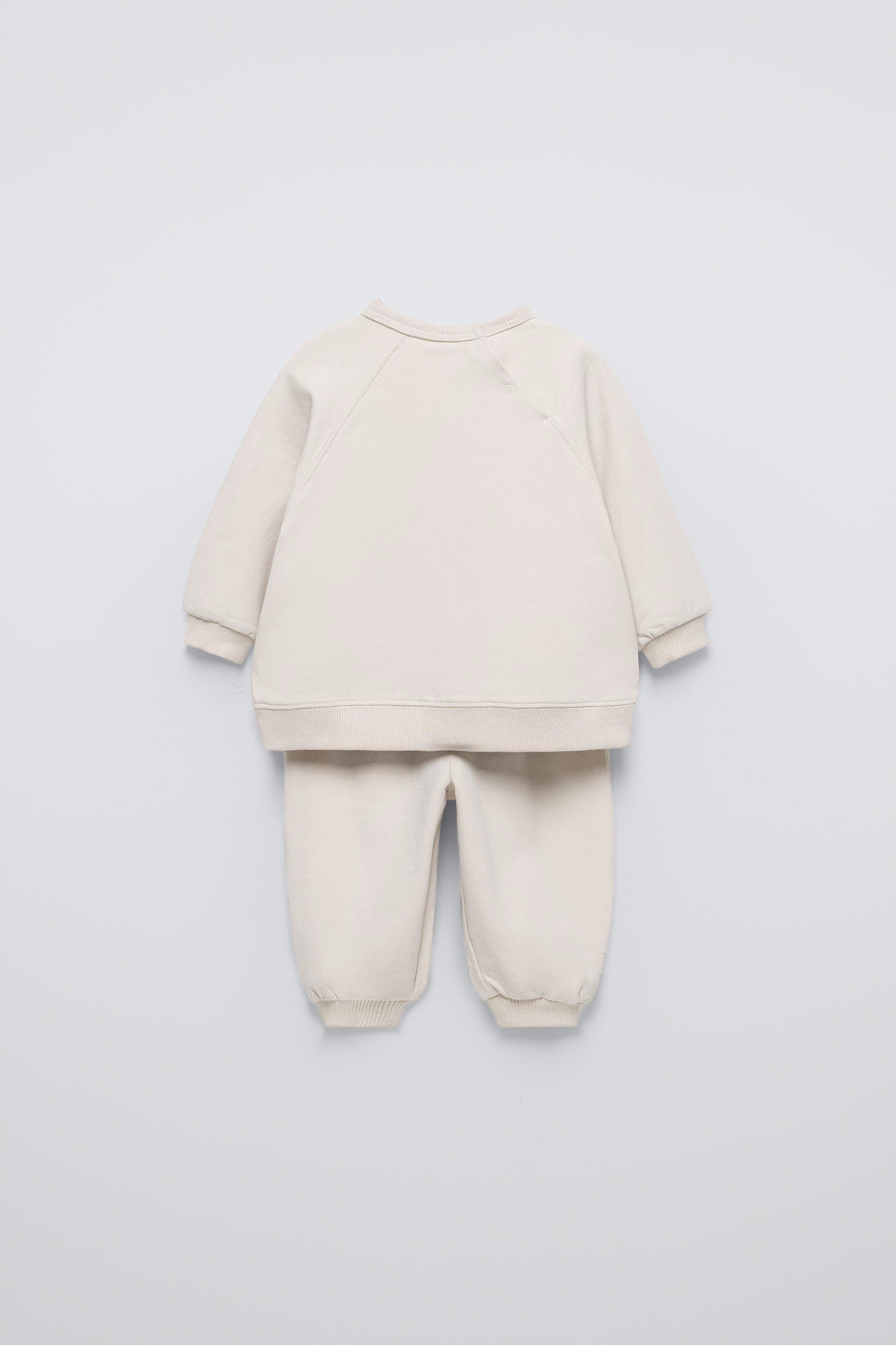 SWEATSHIRT AND JOGGER PANTS SET