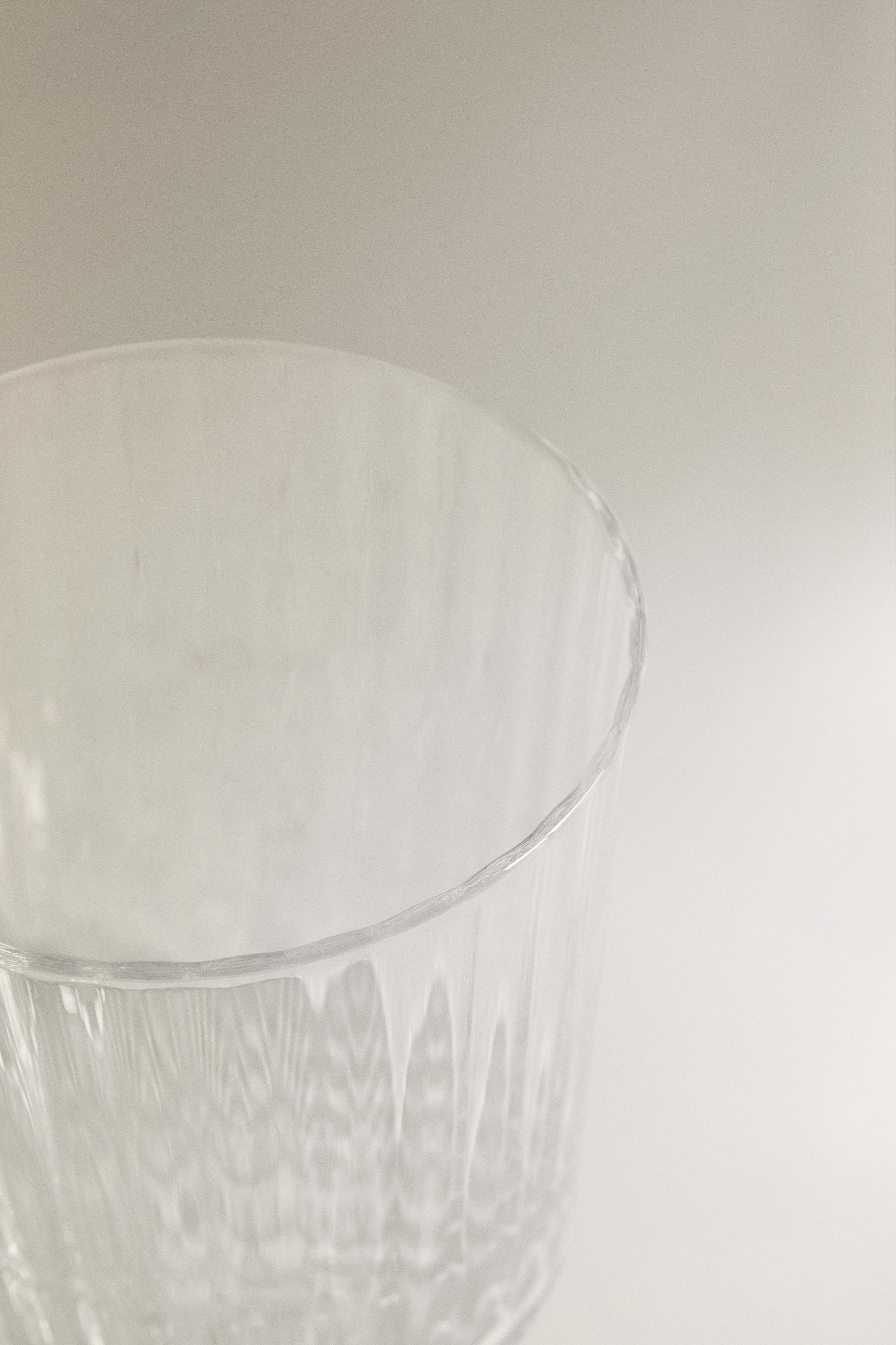 GLASS TUMBLER WITH LINE DESIGN