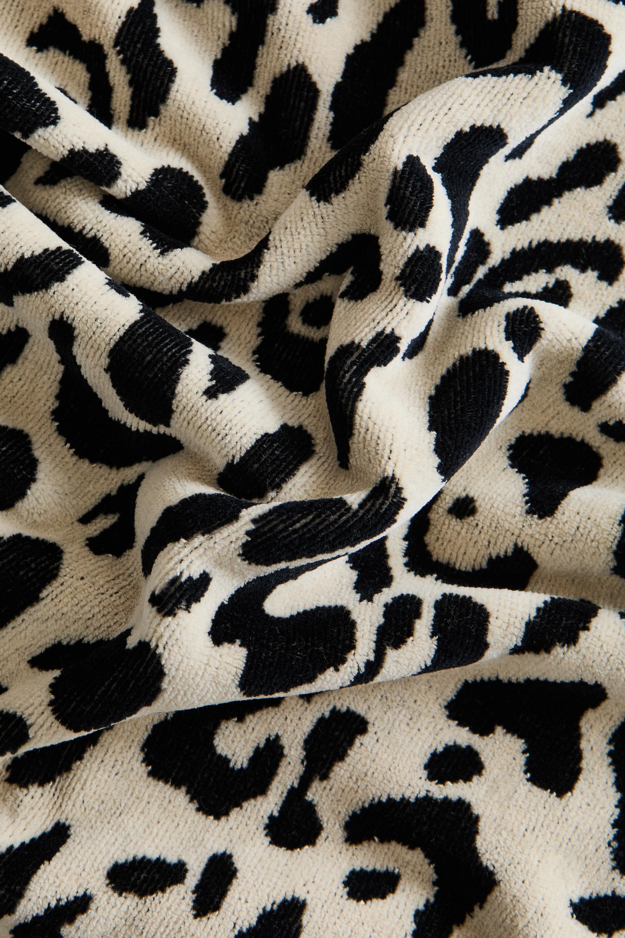ANIMAL PRINT VELOUR BATH TOWEL