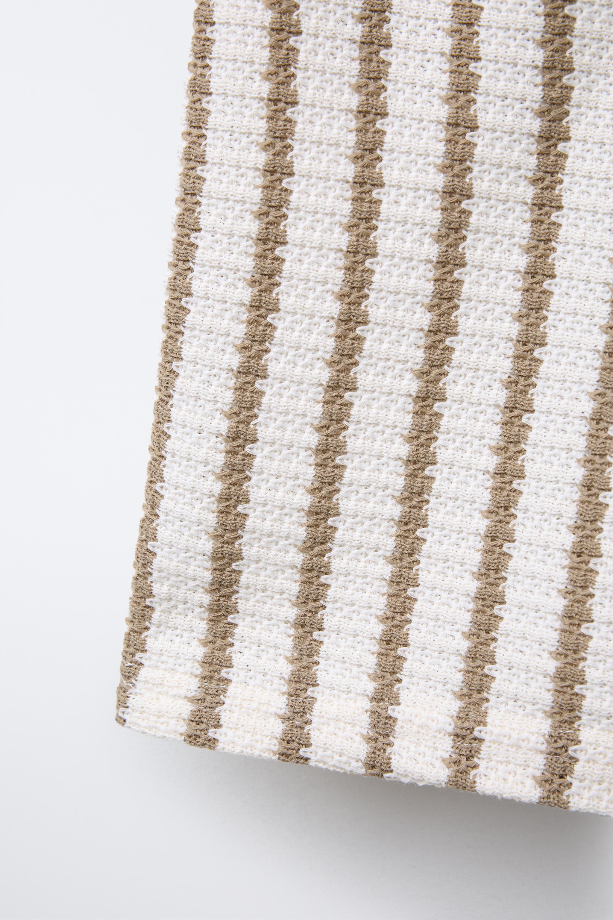 TEXTURED STRIPED SLIM FIT BERMUDA SHORTS